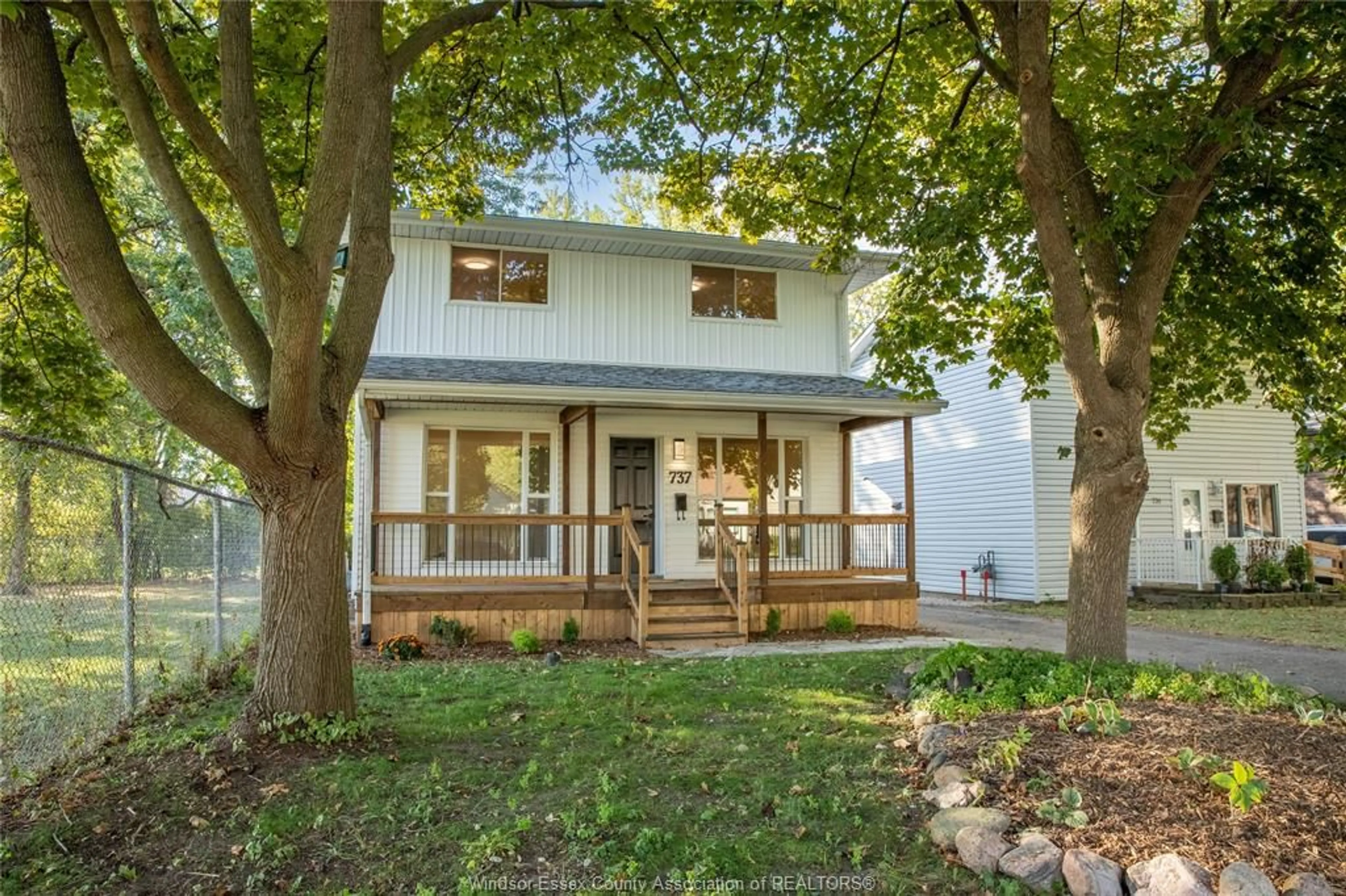 Unknown for 737 CHARLES St, Windsor Ontario N8X 3G7