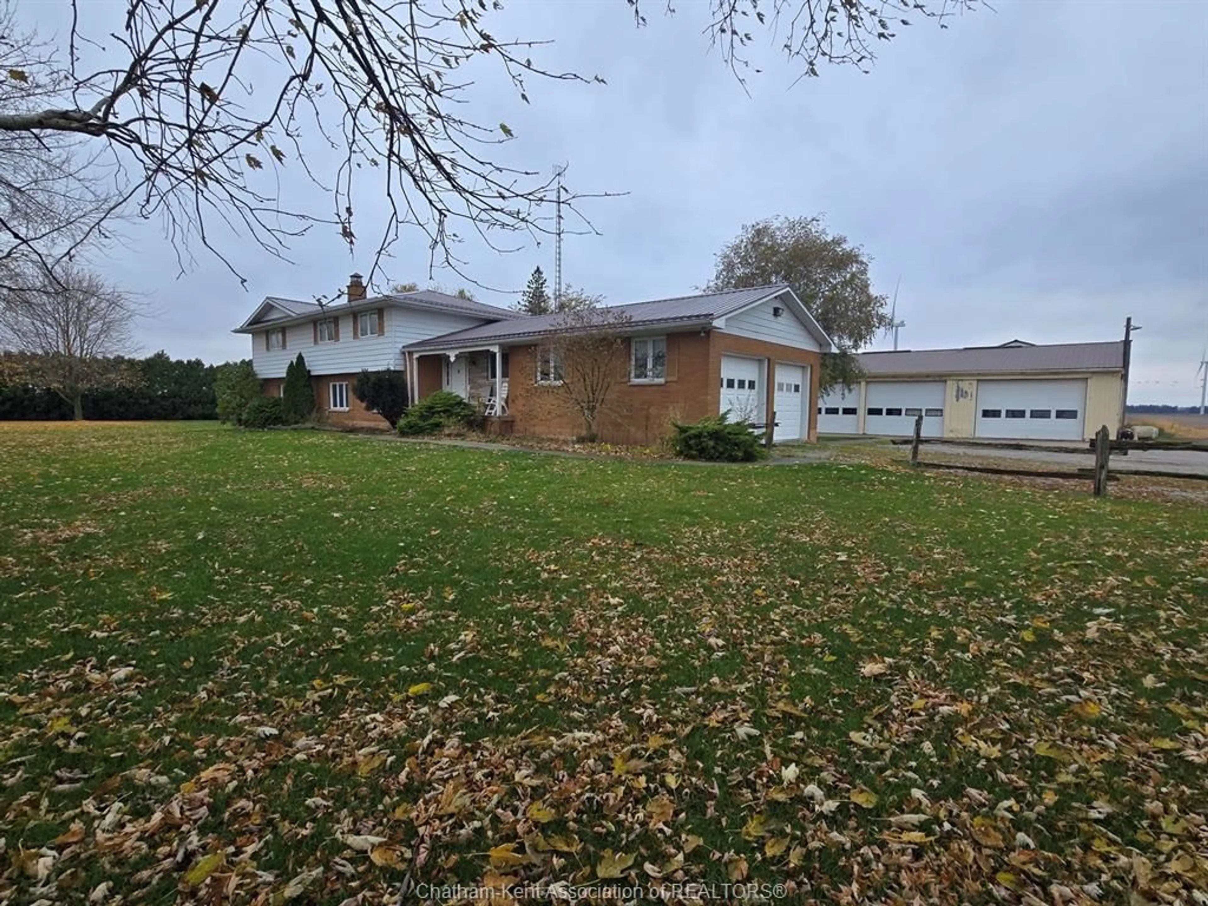 A pic from outside/outdoor area/front of a property/back of a property/a pic from drone, unknown for 8179 HERITAGE Line, Chatham-Kent Ontario N8A 4L3