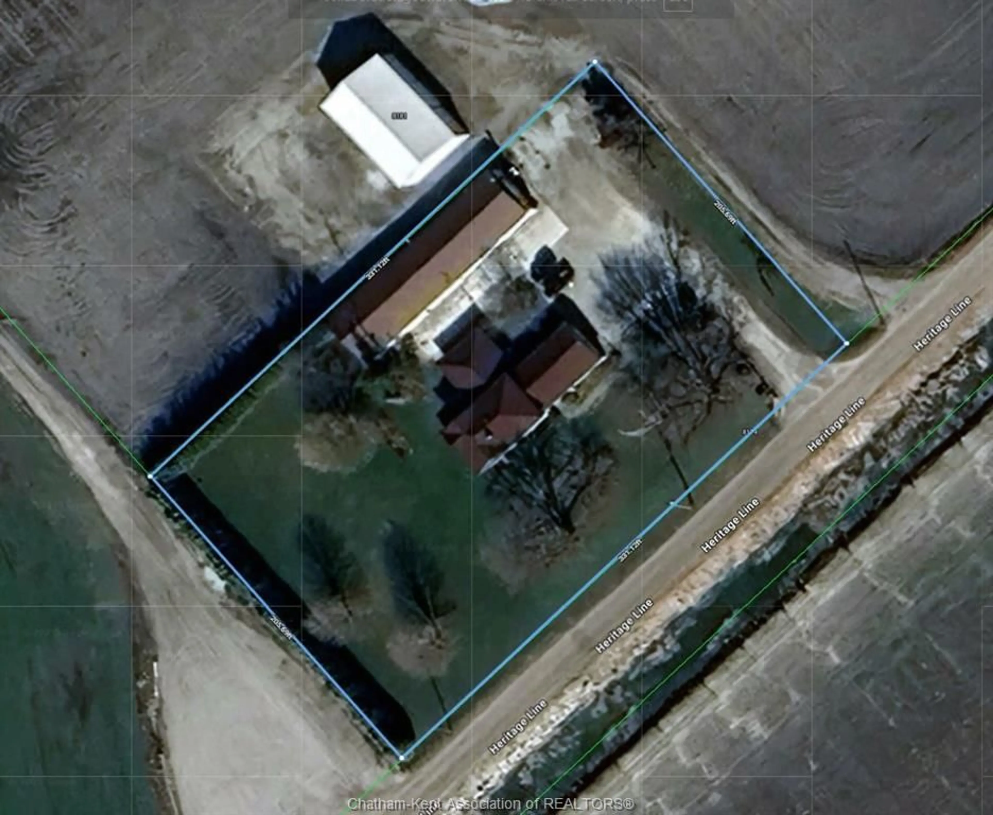 A pic from outside/outdoor area/front of a property/back of a property/a pic from drone, building for 8179 HERITAGE Line, Chatham-Kent Ontario N8A 4L3