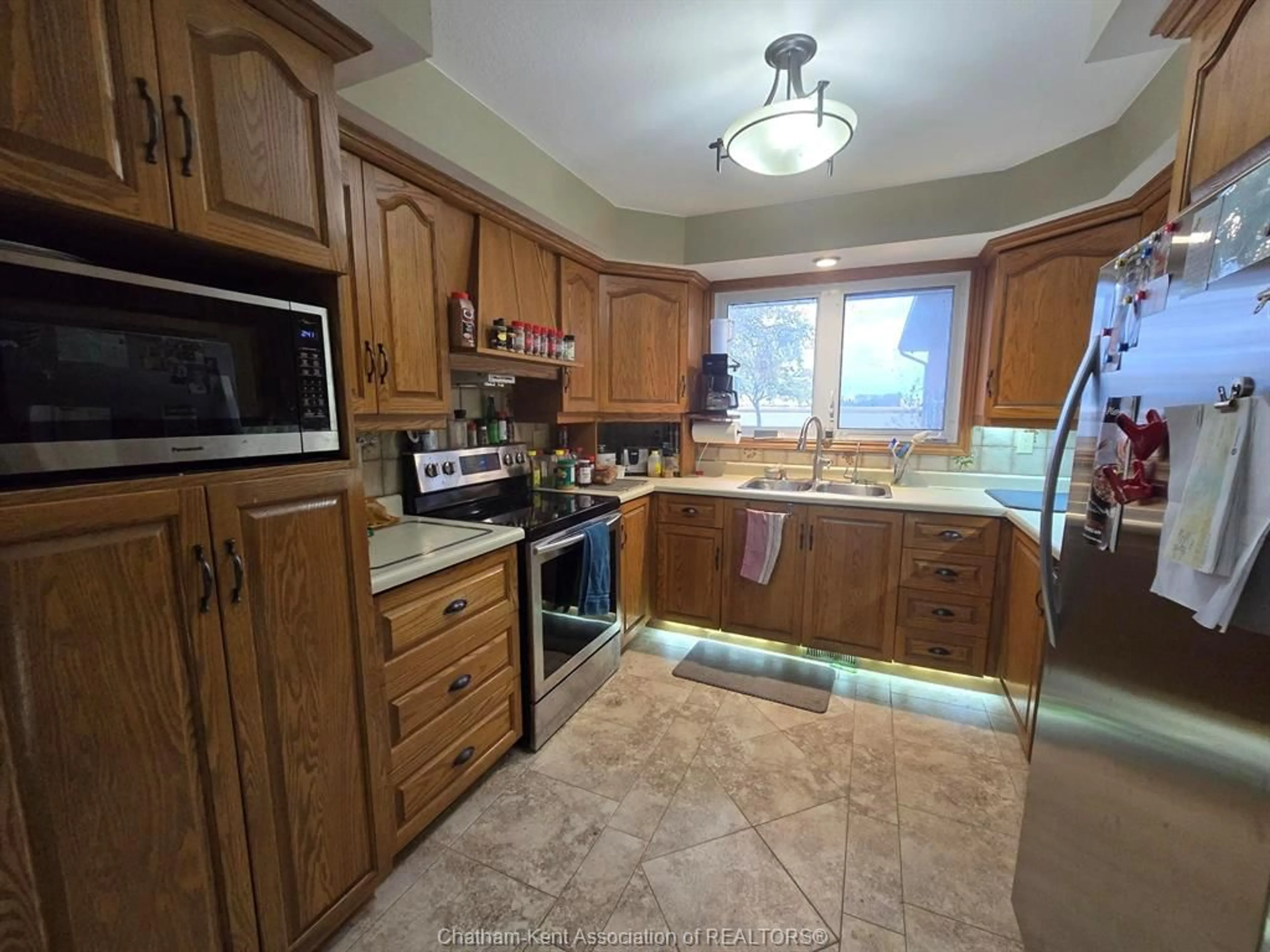 Standard kitchen, ceramic/tile floor for 8179 HERITAGE Line, Chatham-Kent Ontario N8A 4L3