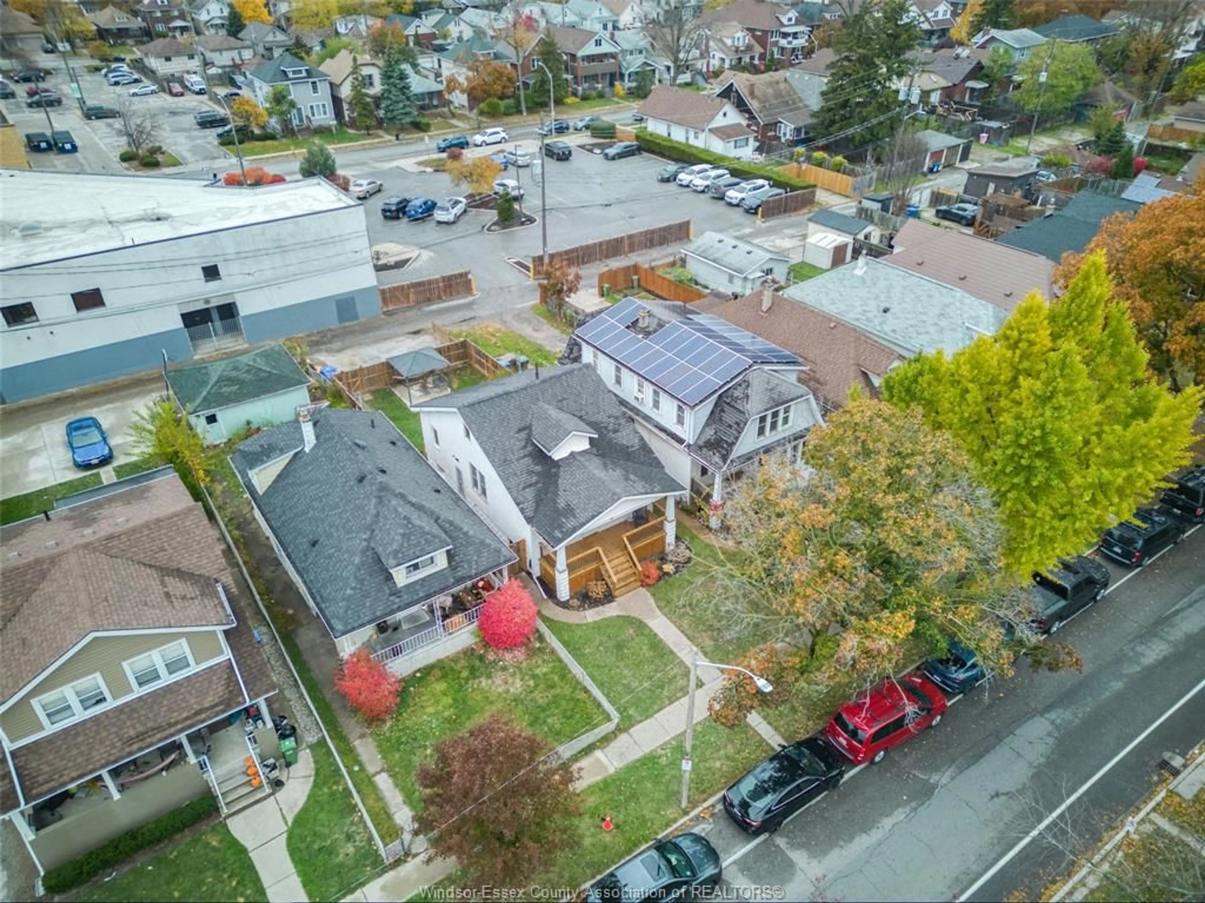 A pic from outside/outdoor area/front of a property/back of a property/a pic from drone, street for 1277 Lincoln, Windsor Ontario N8Y 2H9