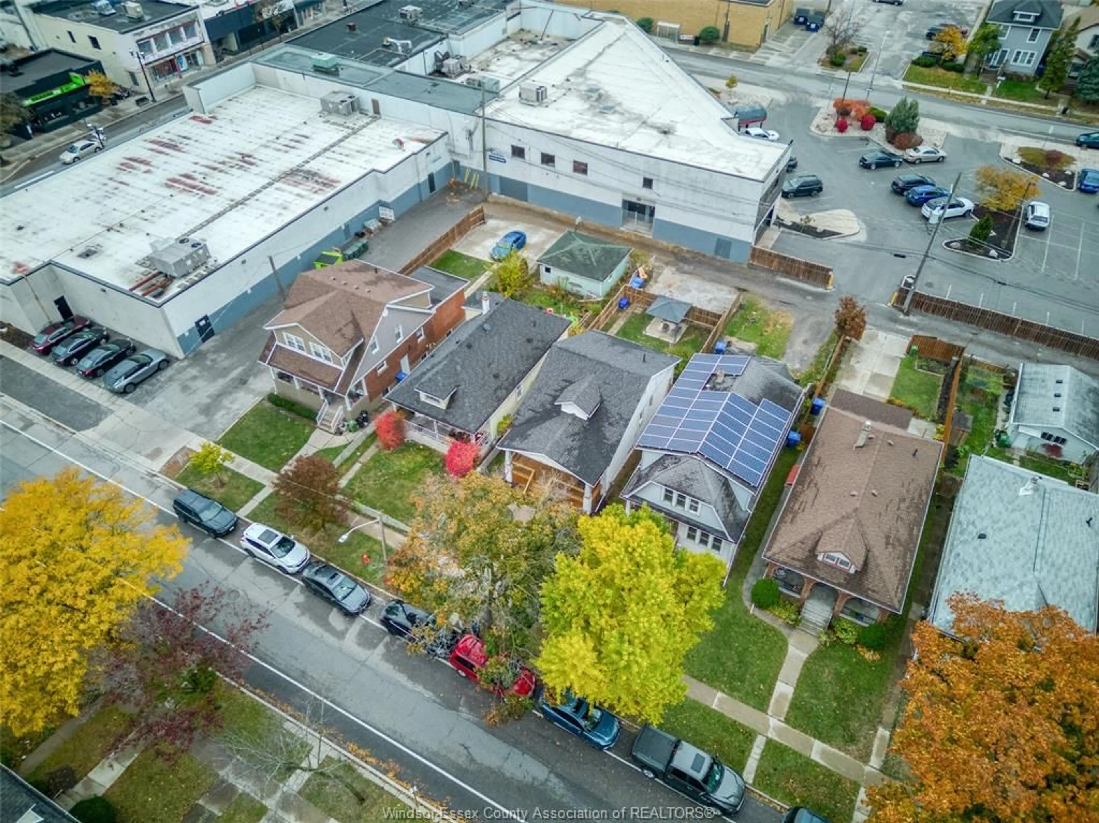 A pic from outside/outdoor area/front of a property/back of a property/a pic from drone, unknown for 1277 Lincoln, Windsor Ontario N8Y 2H9