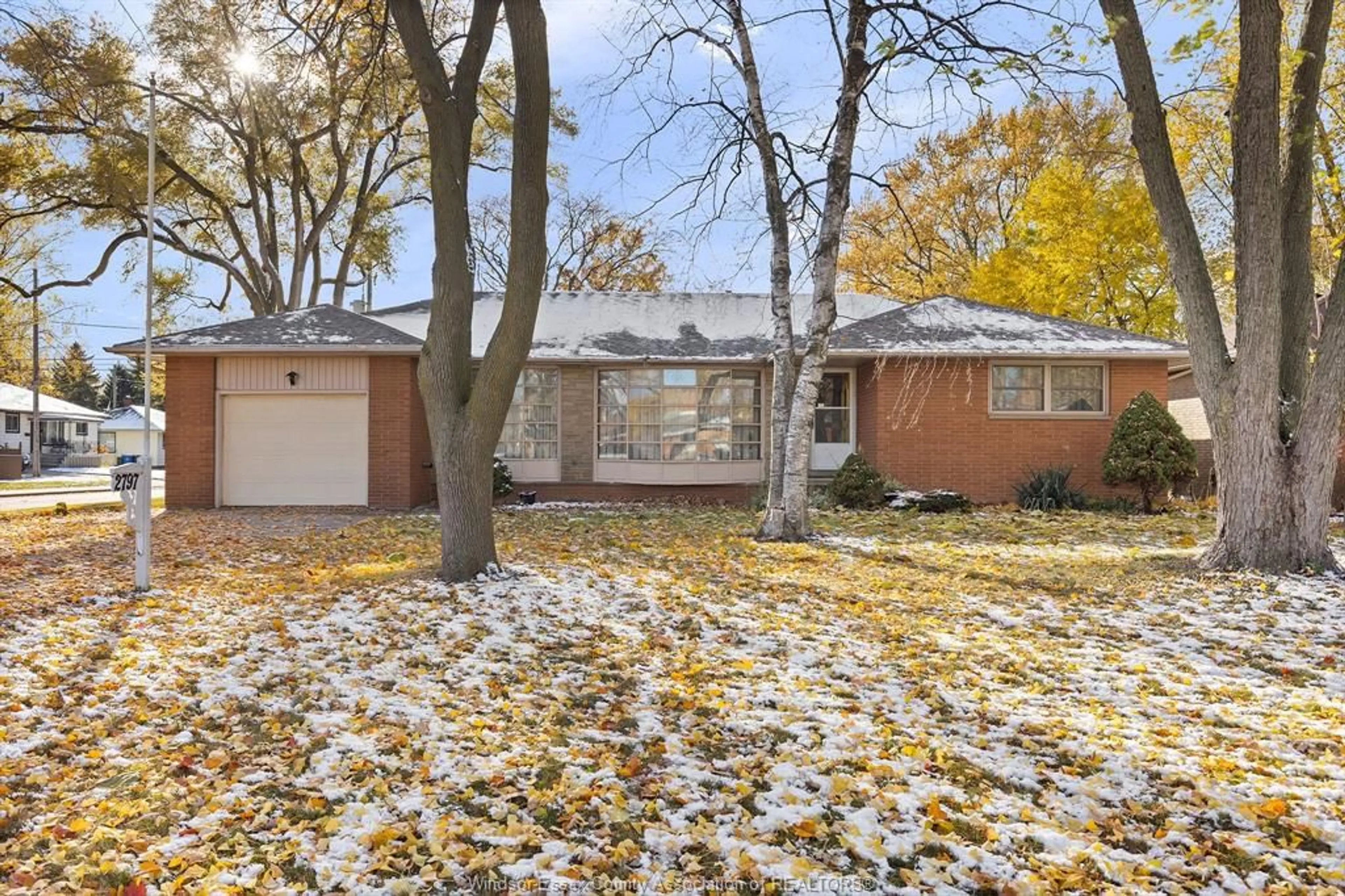 Home with brick exterior material, street for 2797 WESTMINSTER, Windsor Ontario N8T 1Y6