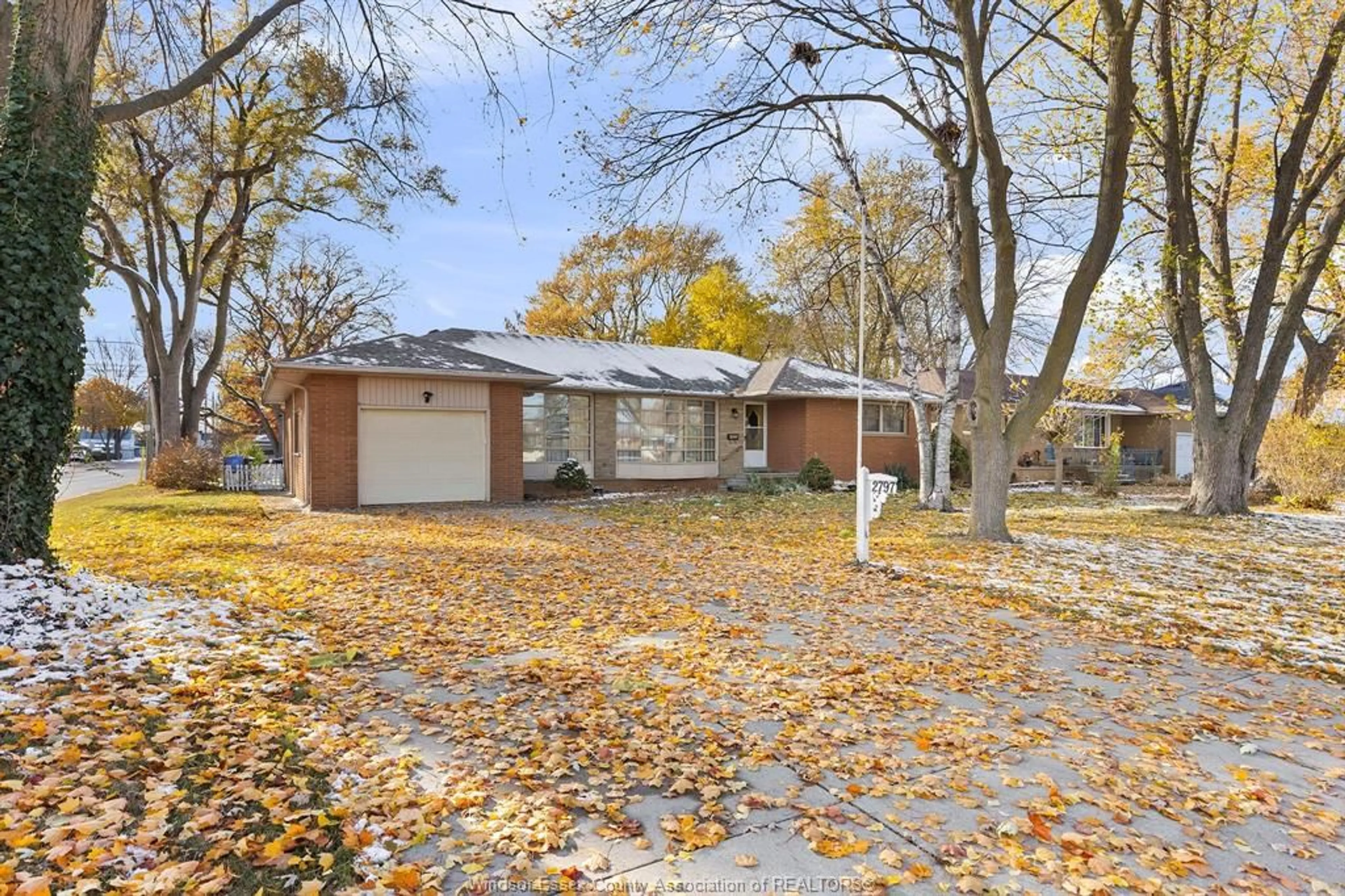 Home with brick exterior material, street for 2797 WESTMINSTER, Windsor Ontario N8T 1Y6