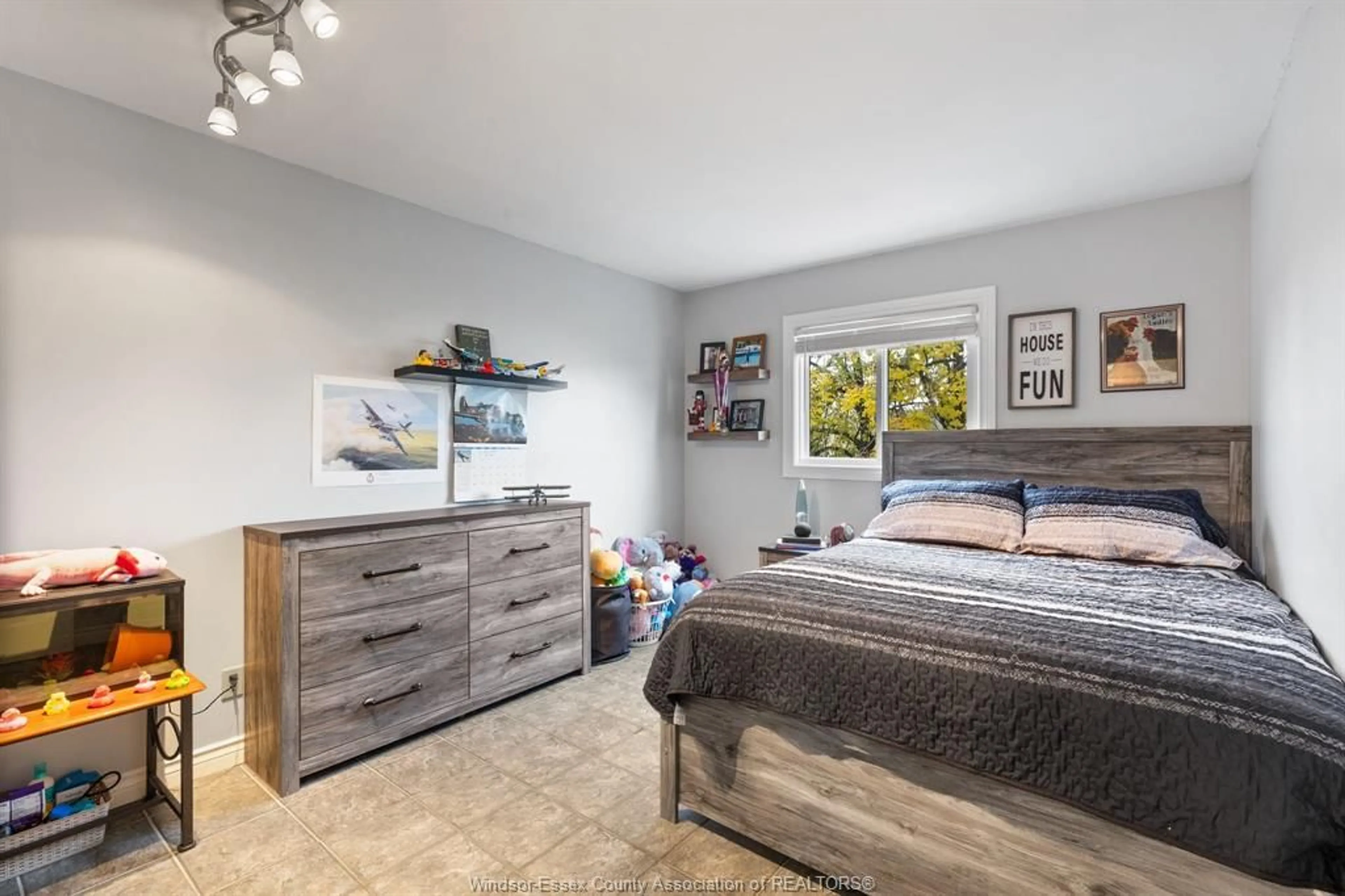 Bedroom with bed, wood/laminate floor for 509 DRESDEN, Tecumseh Ontario N8N 4B1