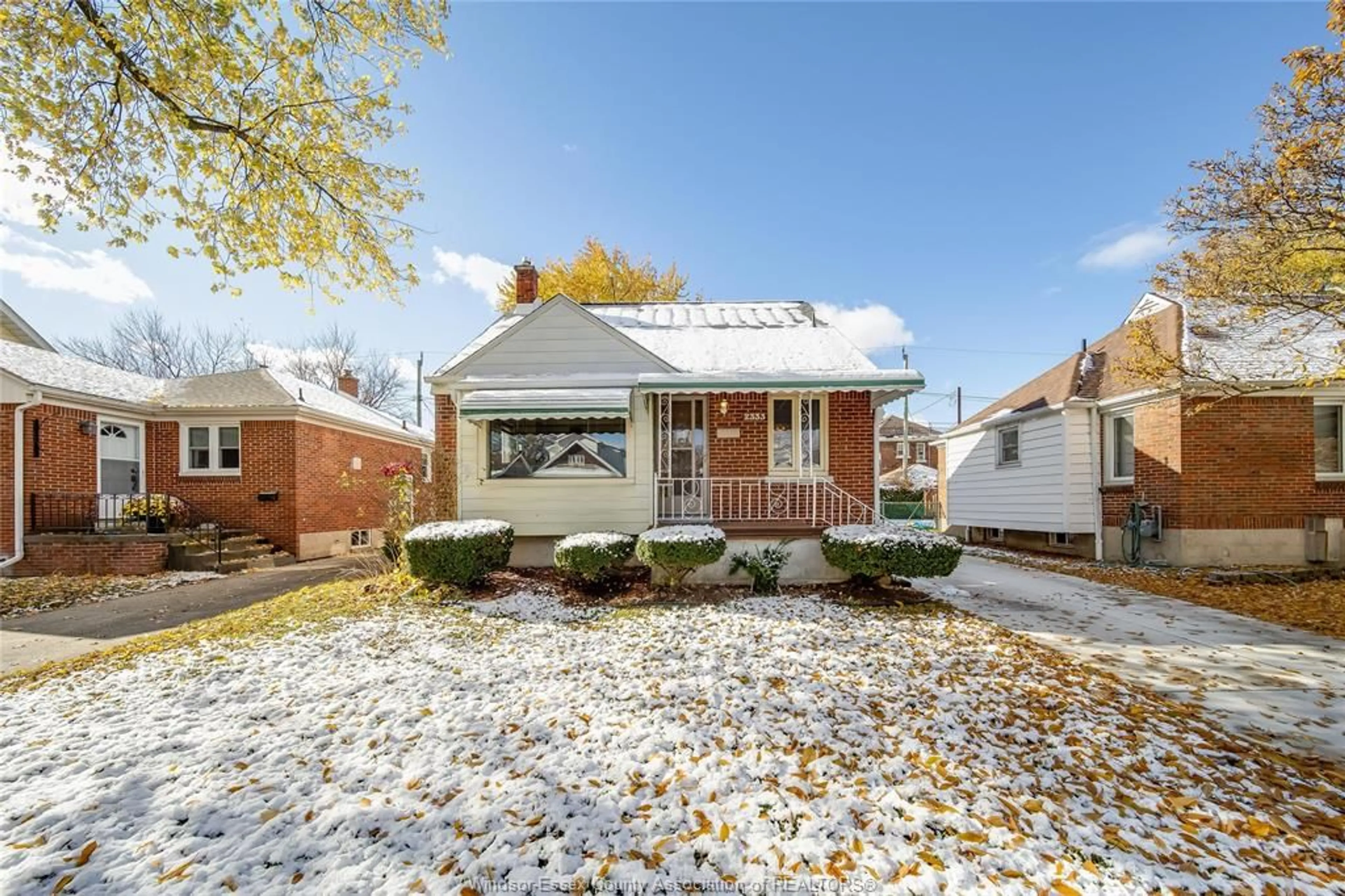 Home with brick exterior material, street for 2333 FRASER Ave, Windsor Ontario N8X 3Z8