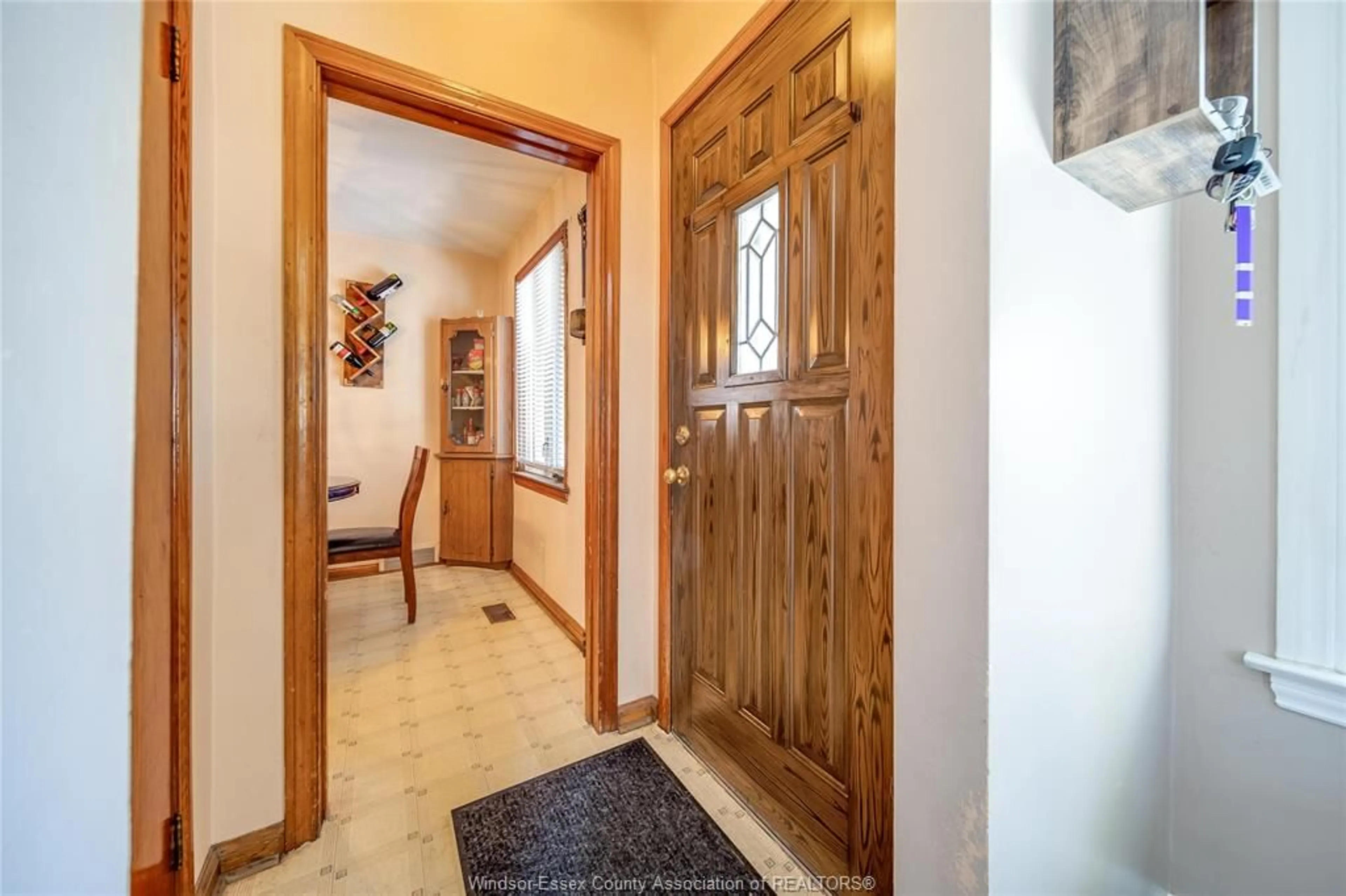 Indoor entryway for 2333 FRASER Ave, Windsor Ontario N8X 3Z8