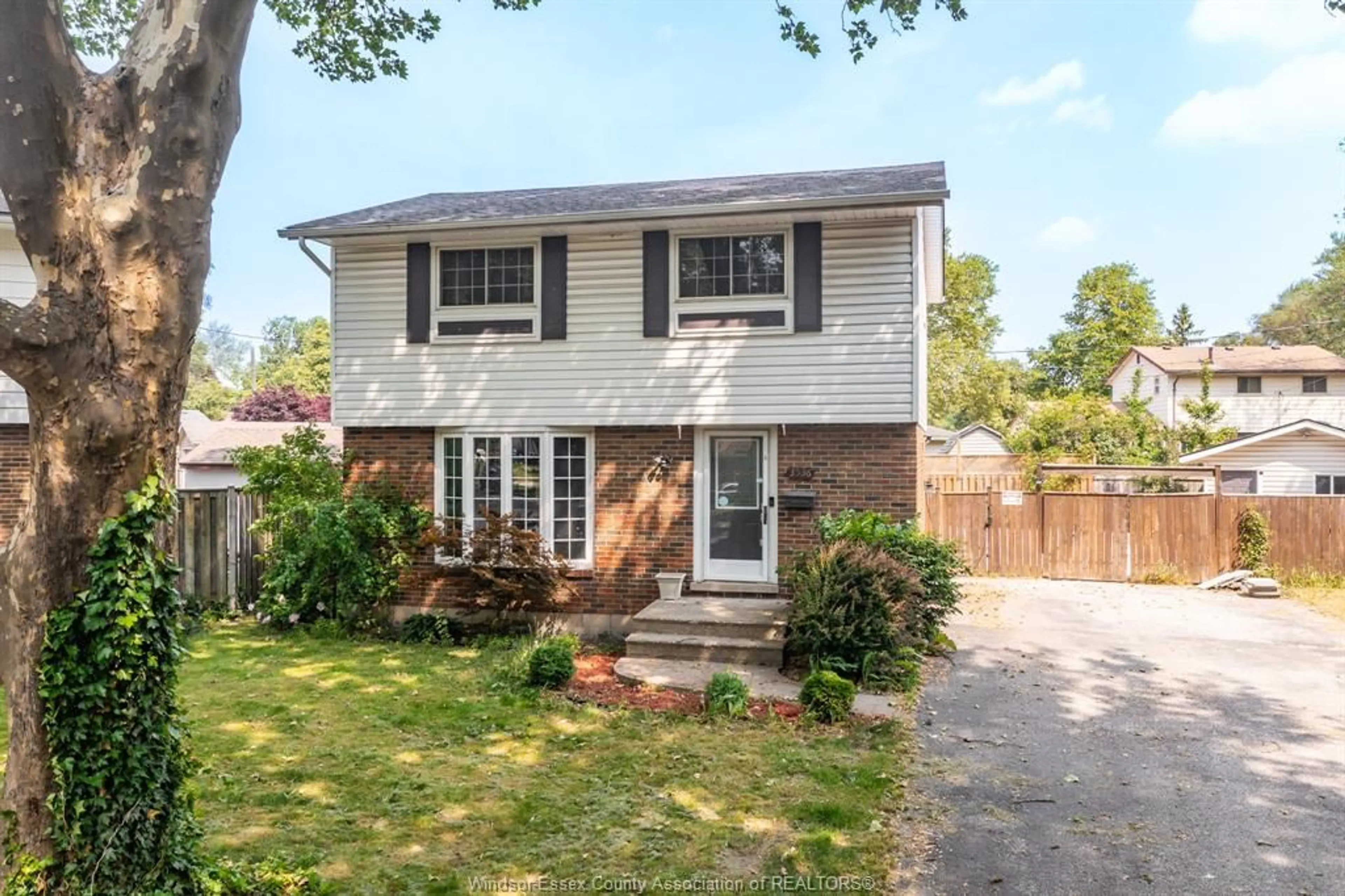 Home with brick exterior material, street for 3536 WOLFE Crt, Windsor Ontario N9C 2B7