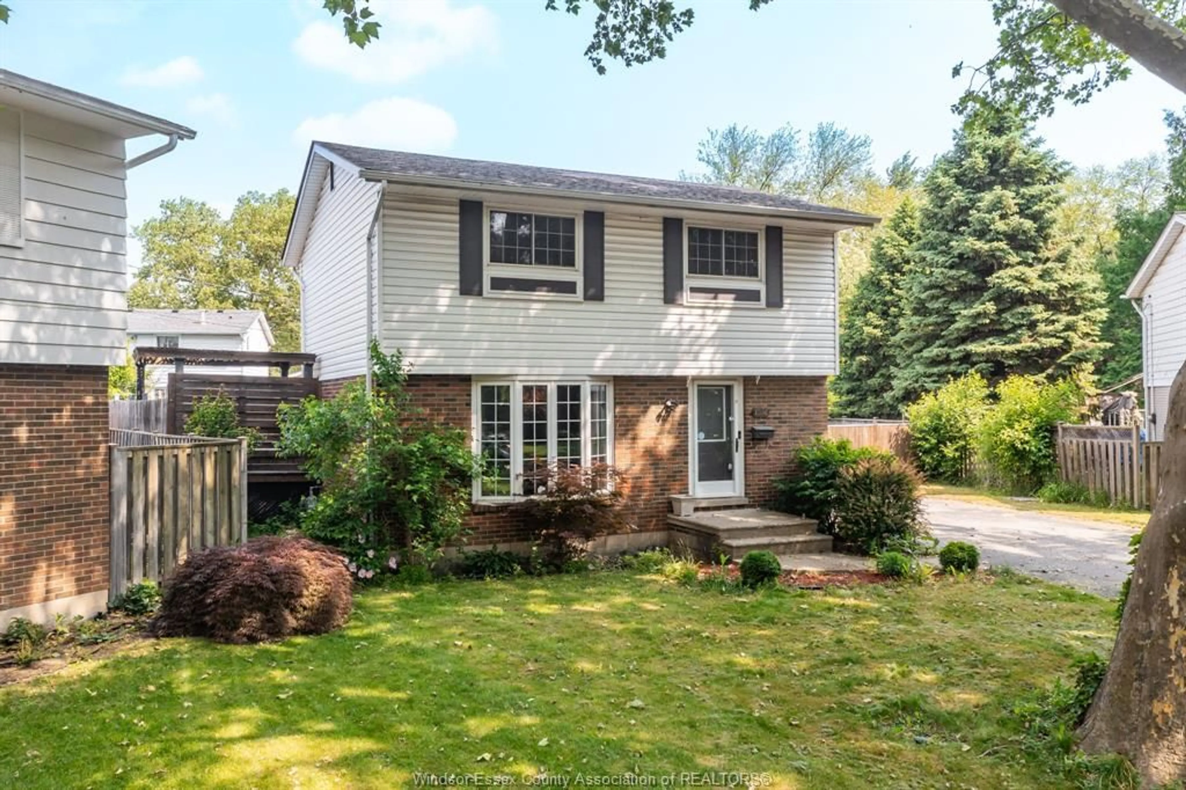 Home with brick exterior material, street for 3536 WOLFE Crt, Windsor Ontario N9C 2B7