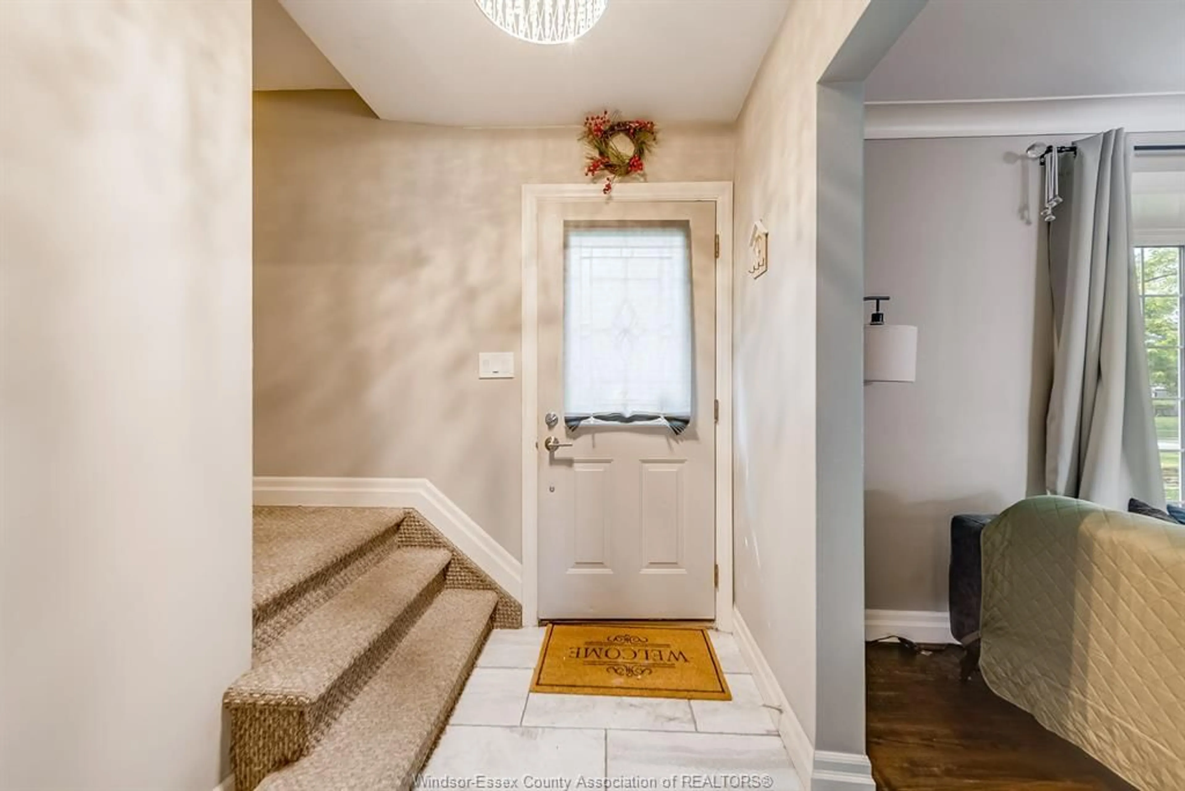 Indoor entryway for 3536 WOLFE Crt, Windsor Ontario N9C 2B7