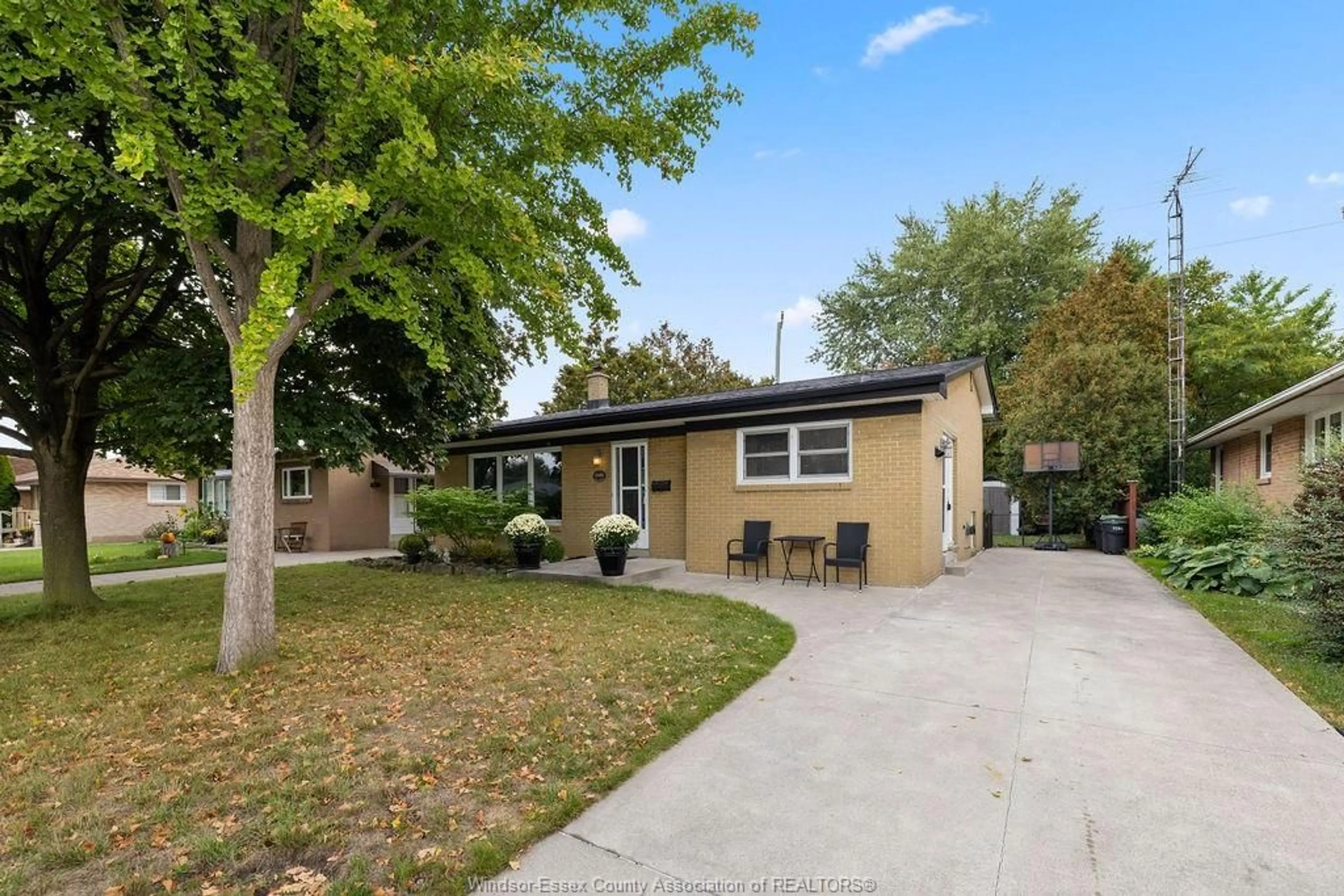 Home with vinyl exterior material, street for 2584 GAIL, Windsor Ontario N8W 2Z6