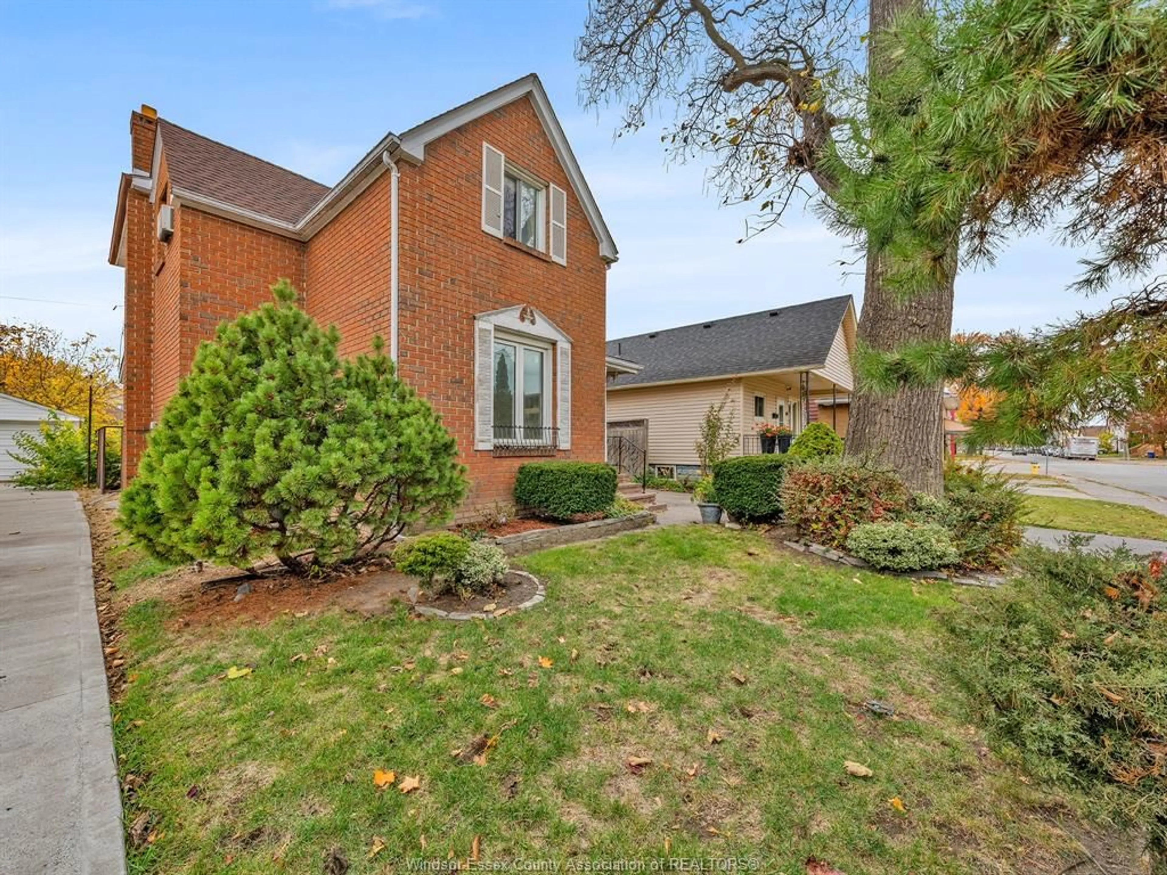 A pic from outside/outdoor area/front of a property/back of a property/a pic from drone, street for 1025 LANGLOIS Ave, Windsor Ontario N9A 2H4