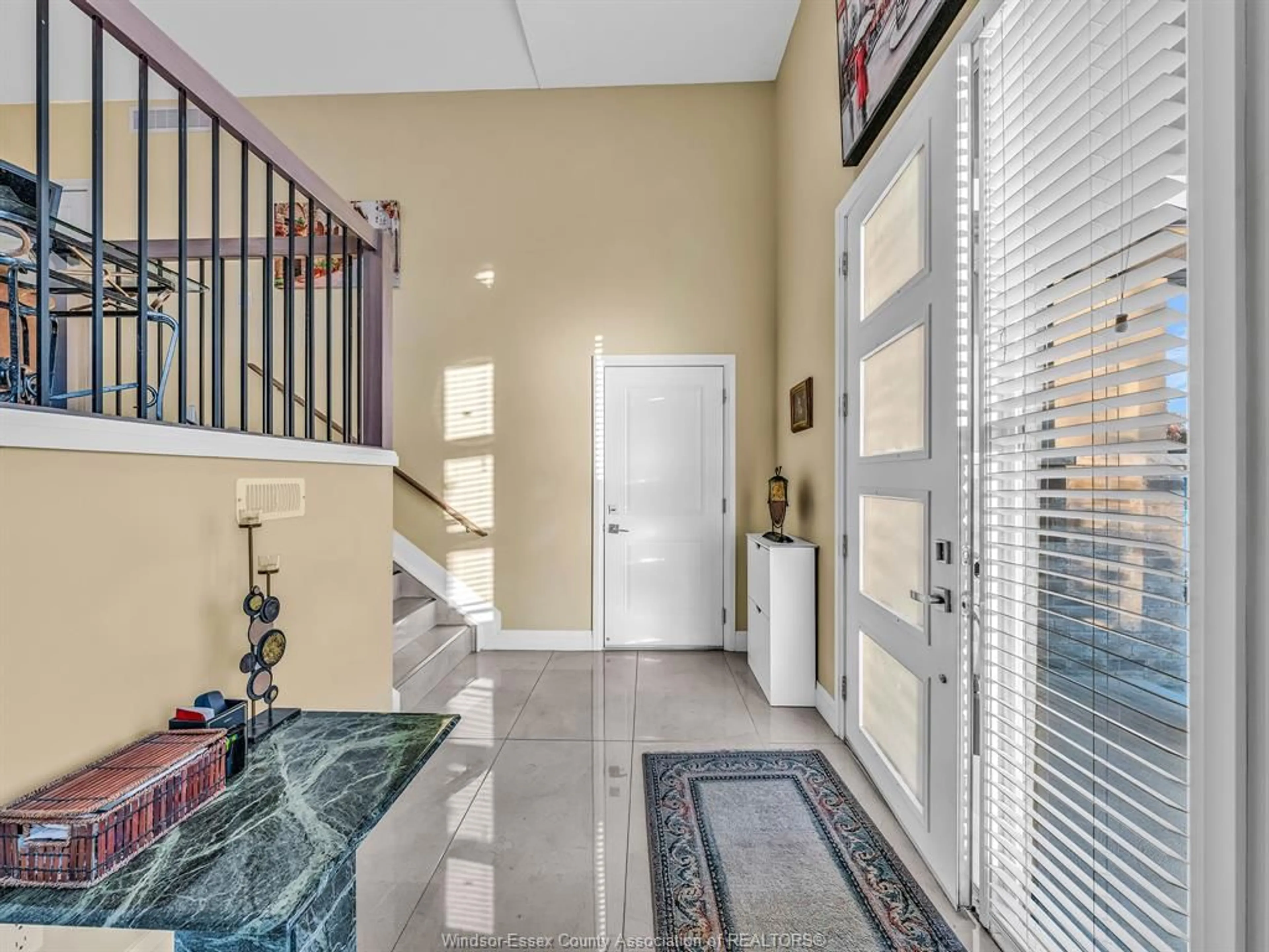 Indoor foyer for 390 WELSH, Amherstburg Ontario N9V 4C8