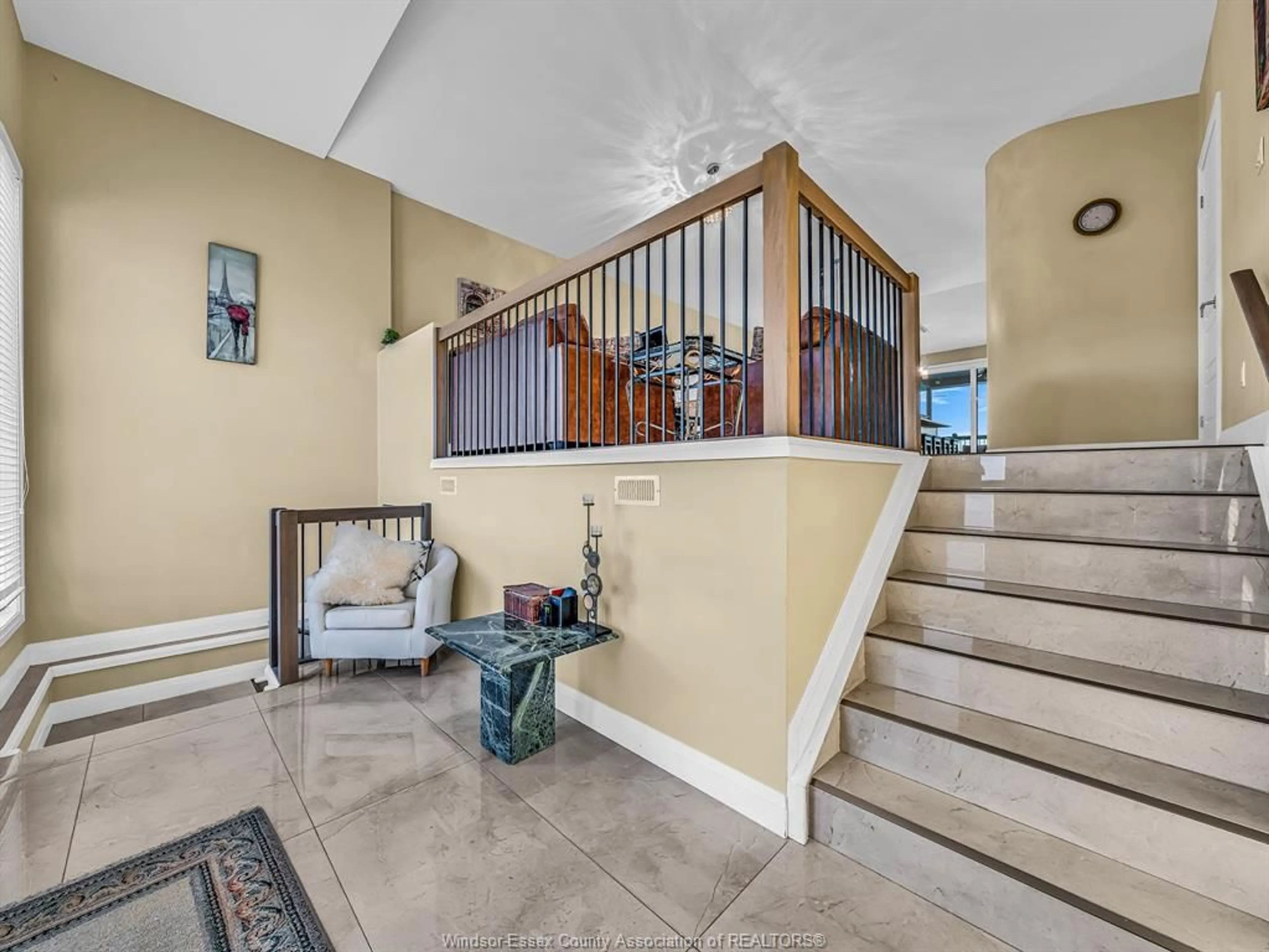 Indoor foyer for 390 WELSH, Amherstburg Ontario N9V 4C8