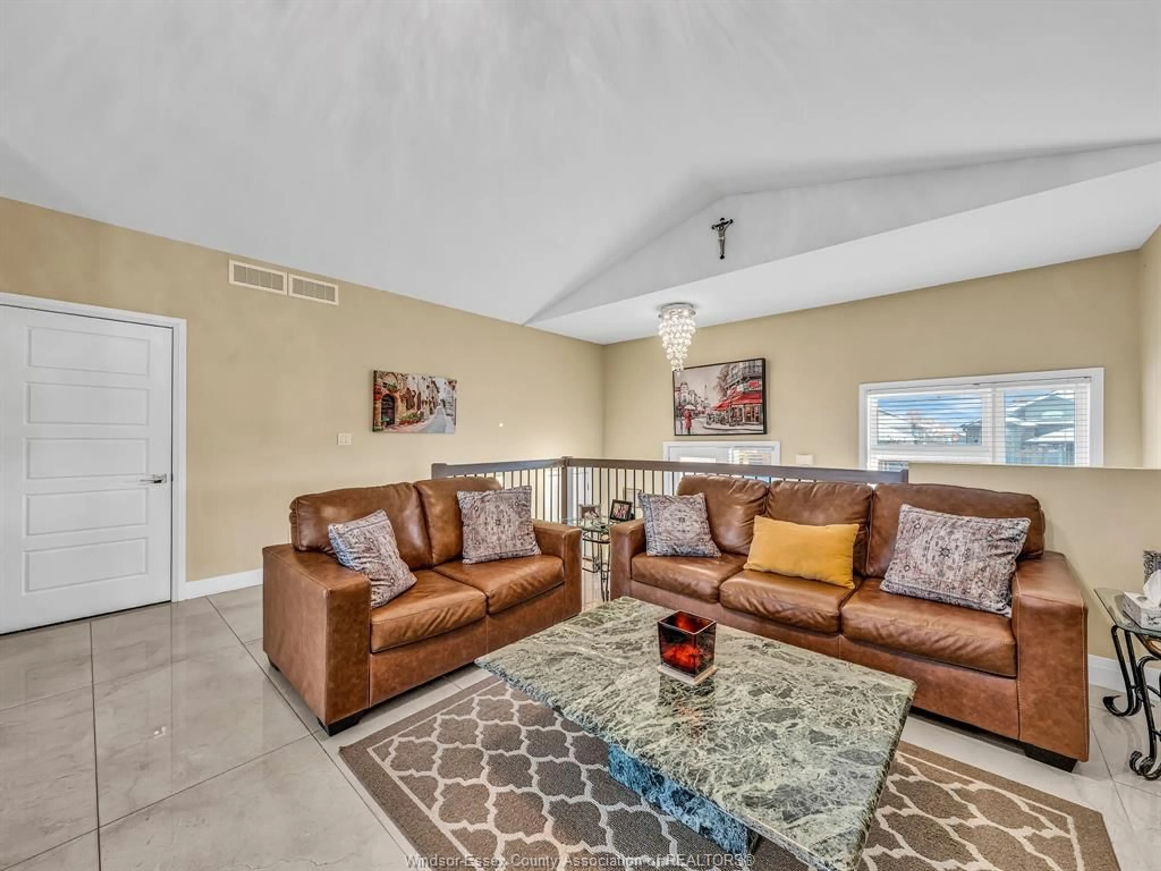 Living room with furniture, ceramic/tile floor for 390 WELSH, Amherstburg Ontario N9V 4C8