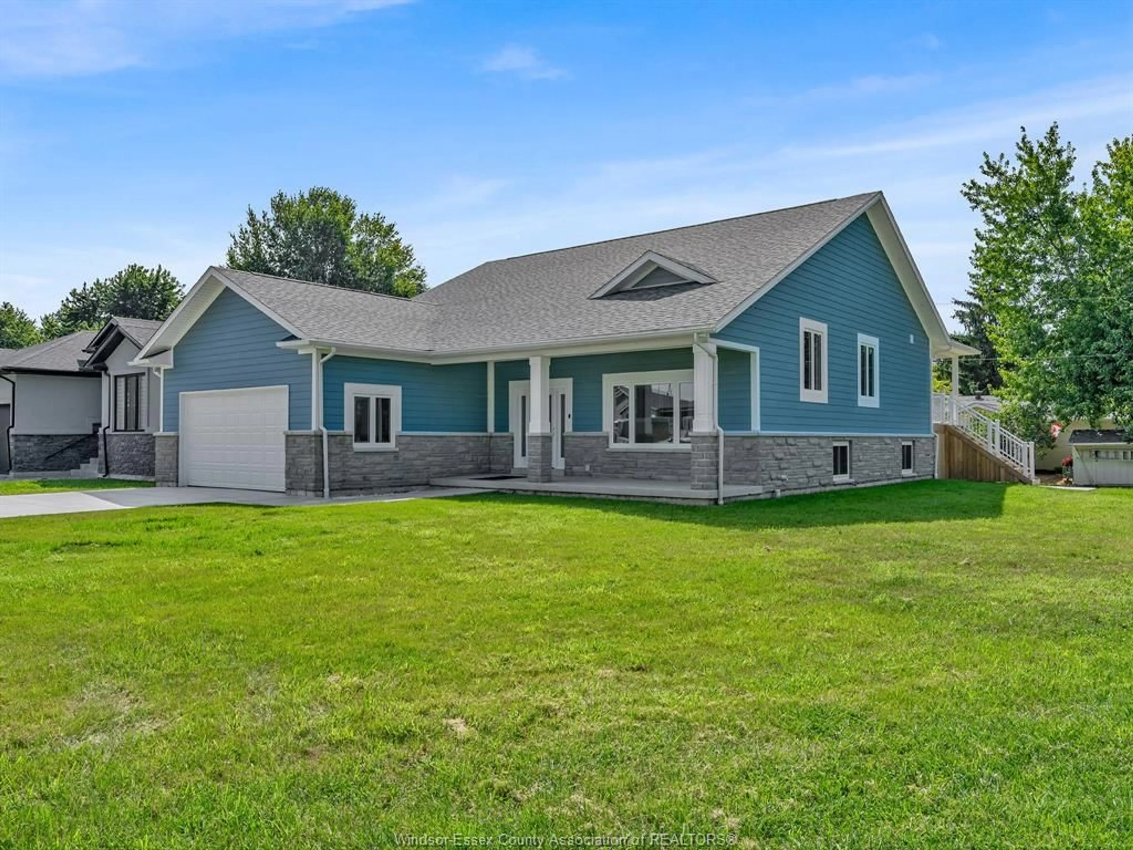 Home with vinyl exterior material, unknown for 157 GLOUCESTER Dr, Essex Ontario N0R 1G0