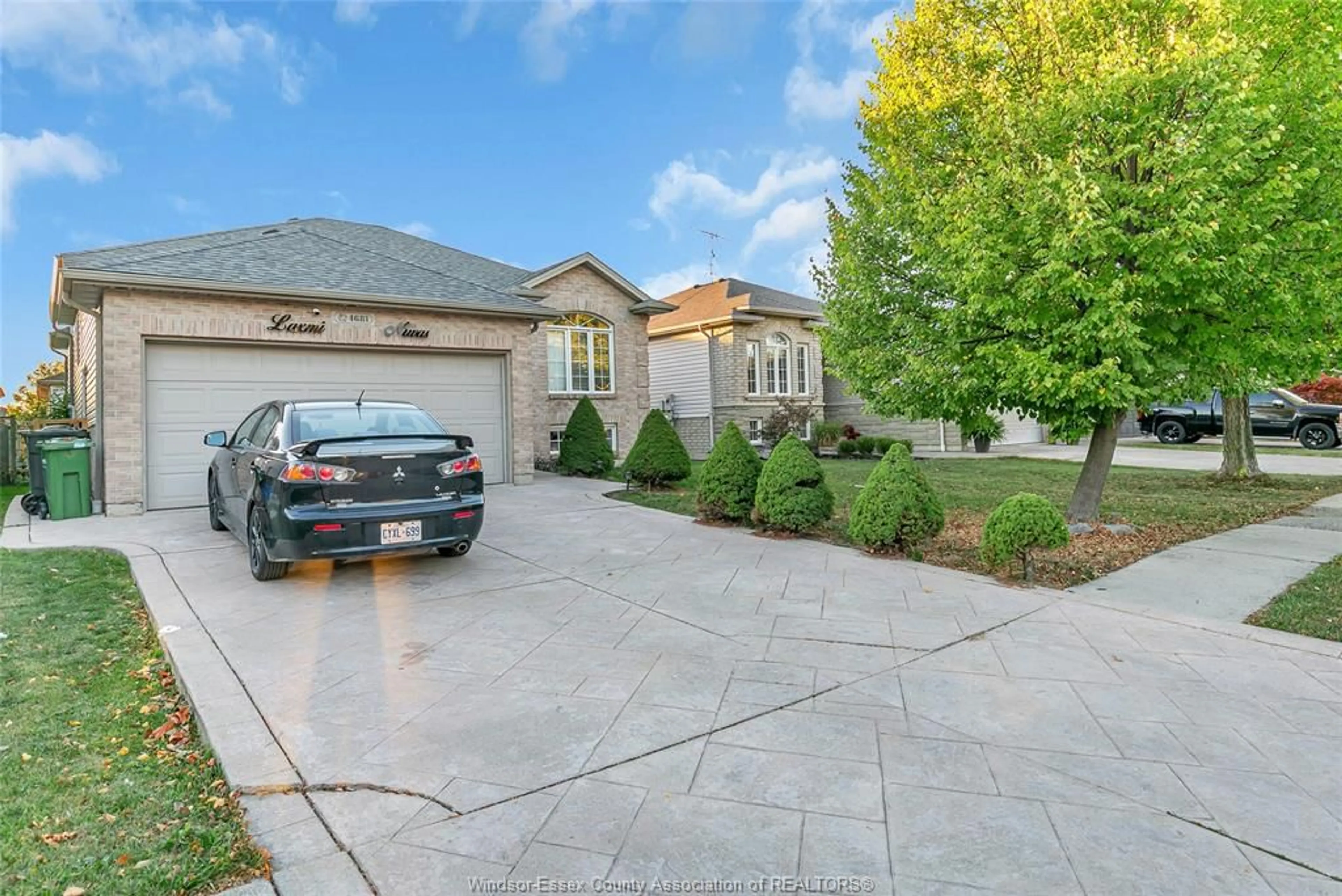 A pic from outside/outdoor area/front of a property/back of a property/a pic from drone, street for 4681 FONTANA, Windsor Ontario N9A 3E1