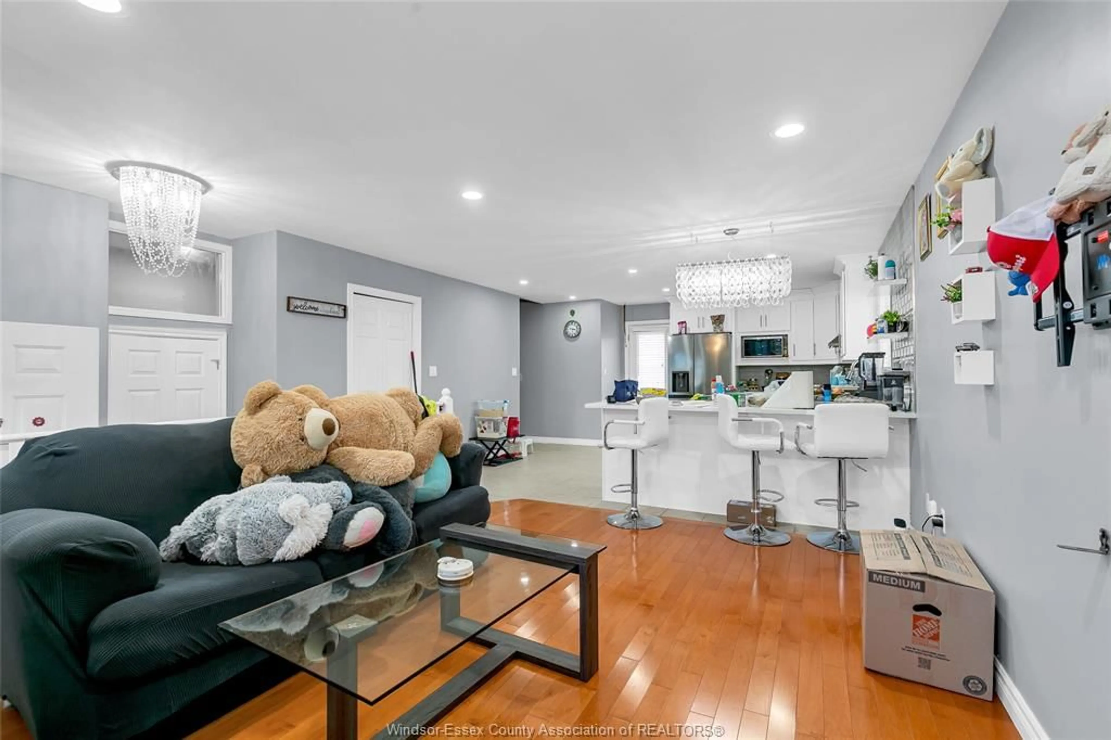 Open concept kitchen, unknown for 4681 FONTANA, Windsor Ontario N9A 3E1