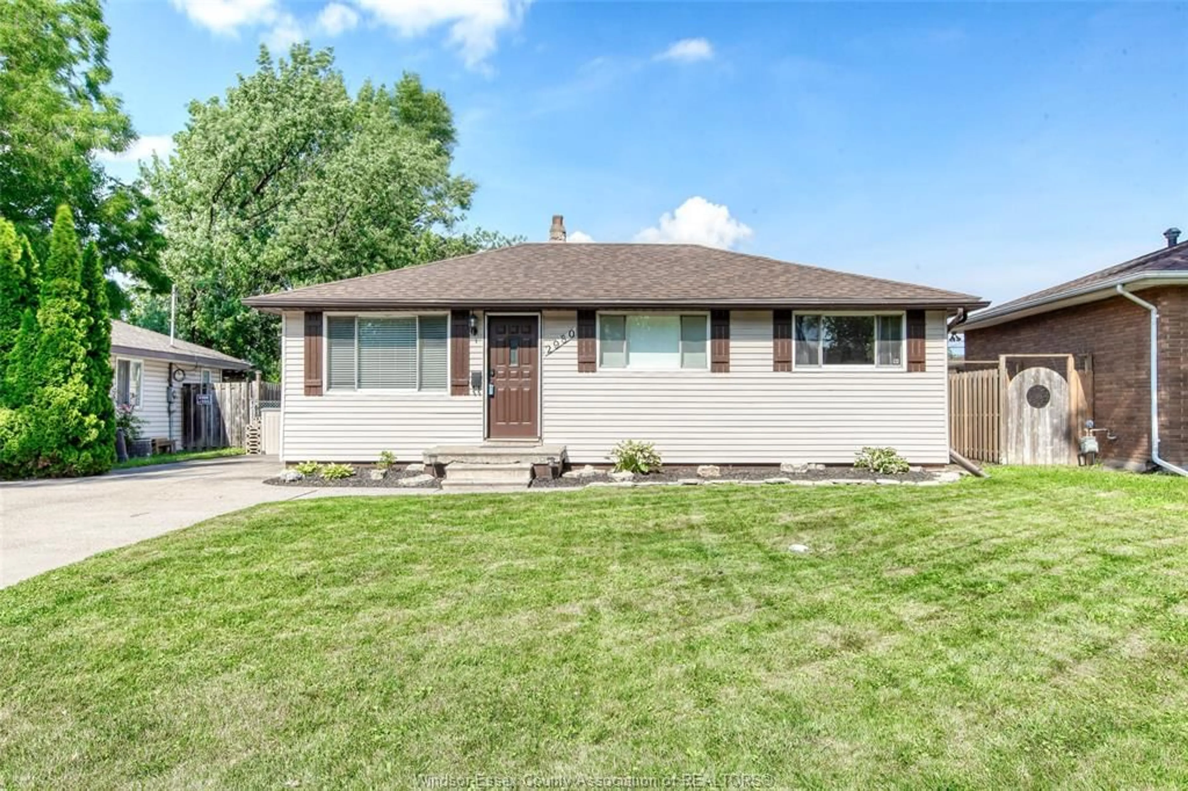 Home with vinyl exterior material, street for 2980 CLEMENCEAU, Windsor Ontario N8T 2R1