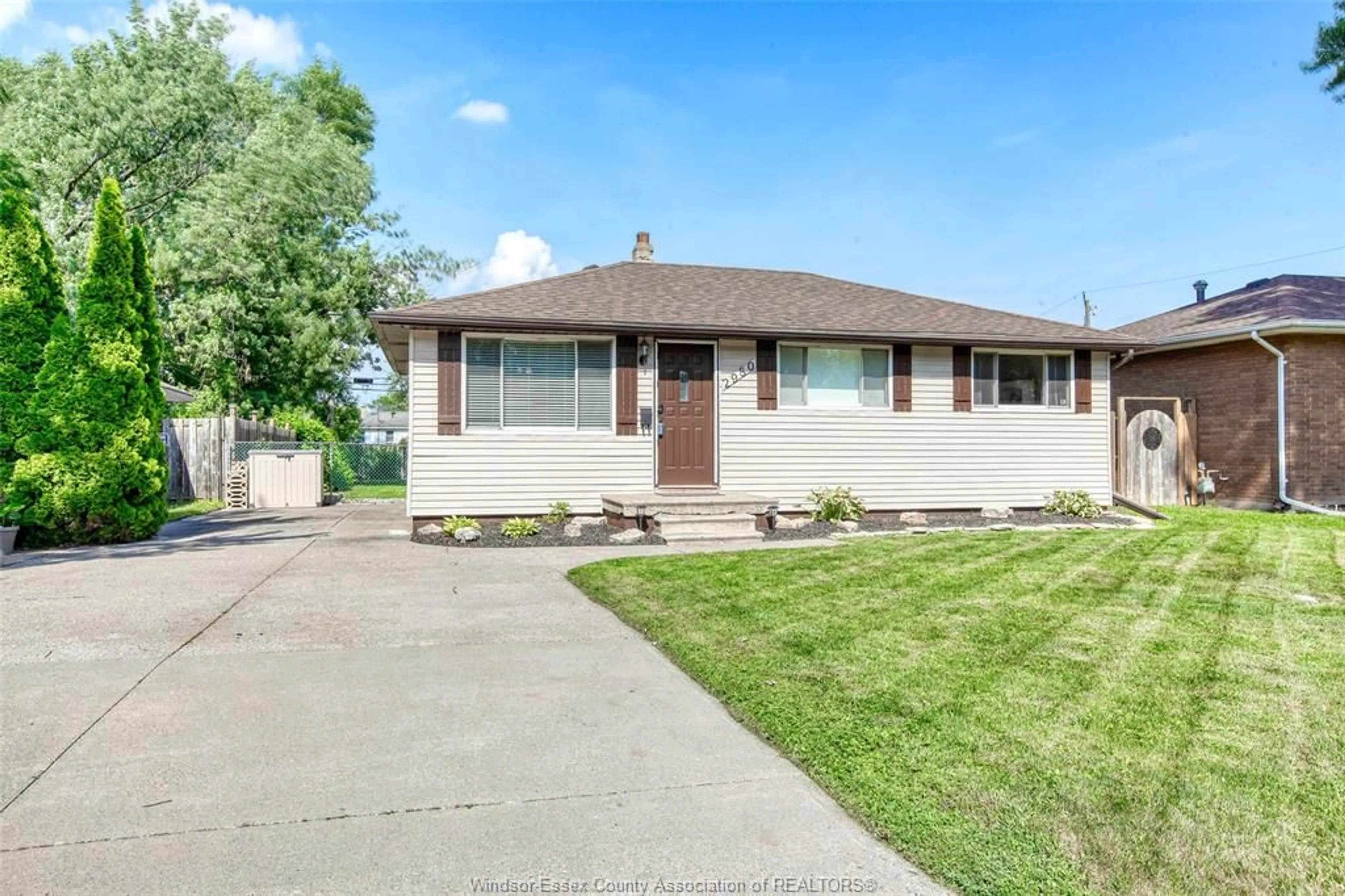 Home with vinyl exterior material, street for 2980 CLEMENCEAU, Windsor Ontario N8T 2R1