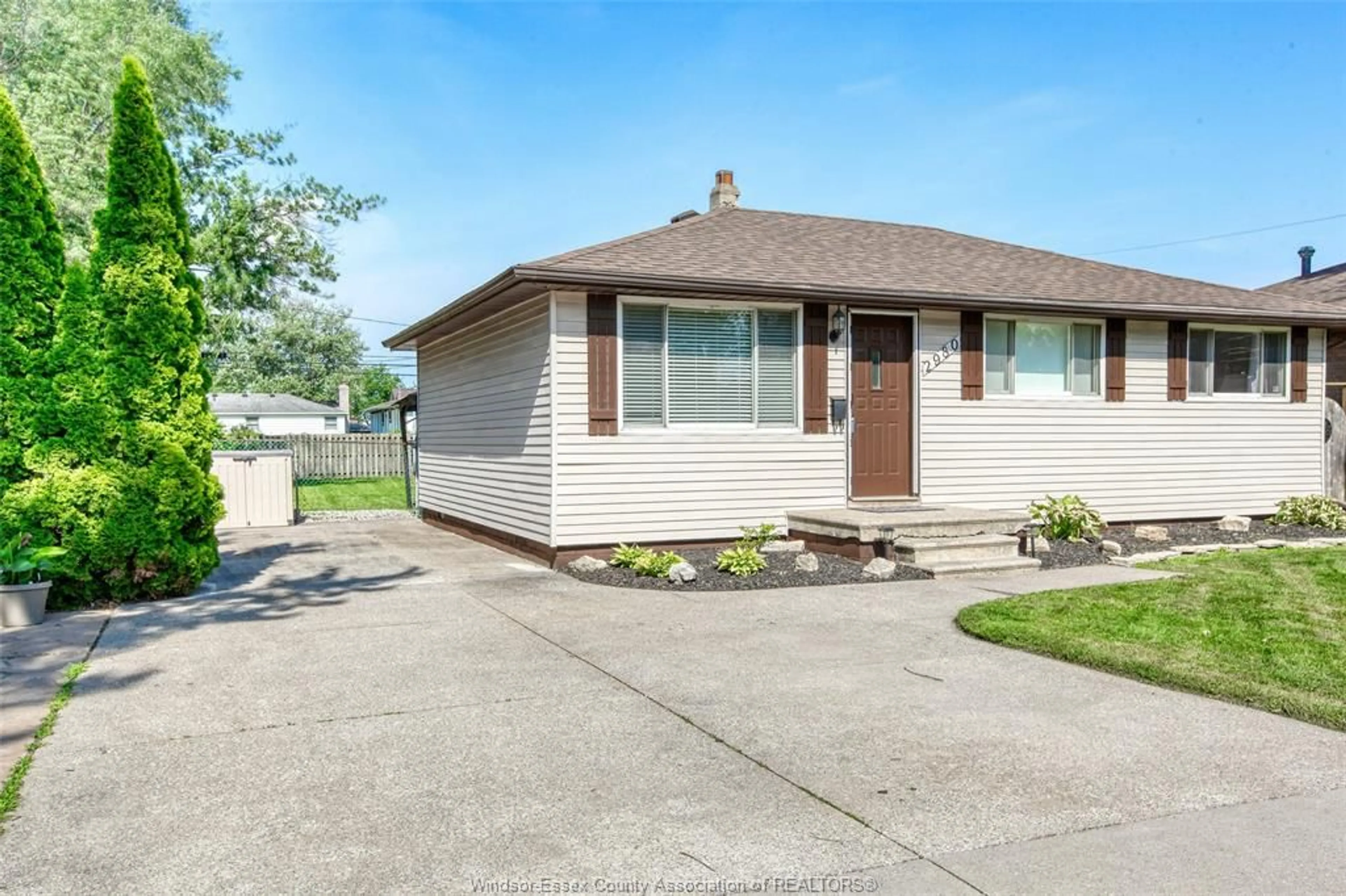 Home with vinyl exterior material, street for 2980 CLEMENCEAU, Windsor Ontario N8T 2R1