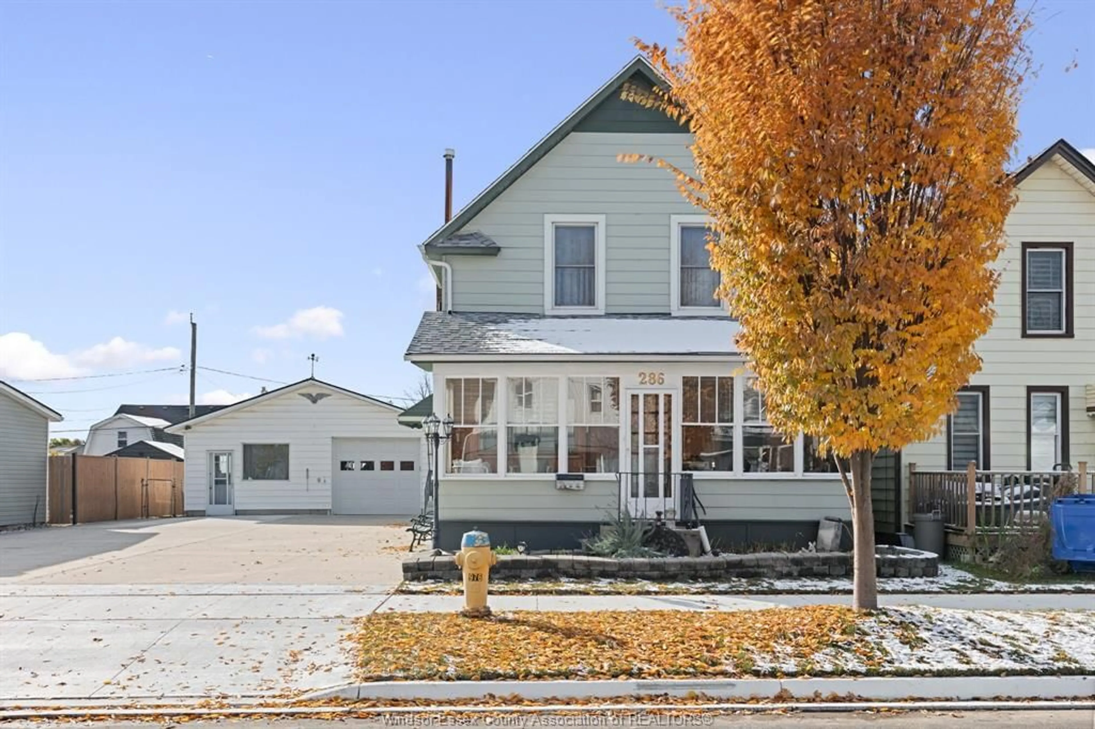 Home with vinyl exterior material, street for 286 SEYMOUR St, Amherstburg Ontario N9V 2B8