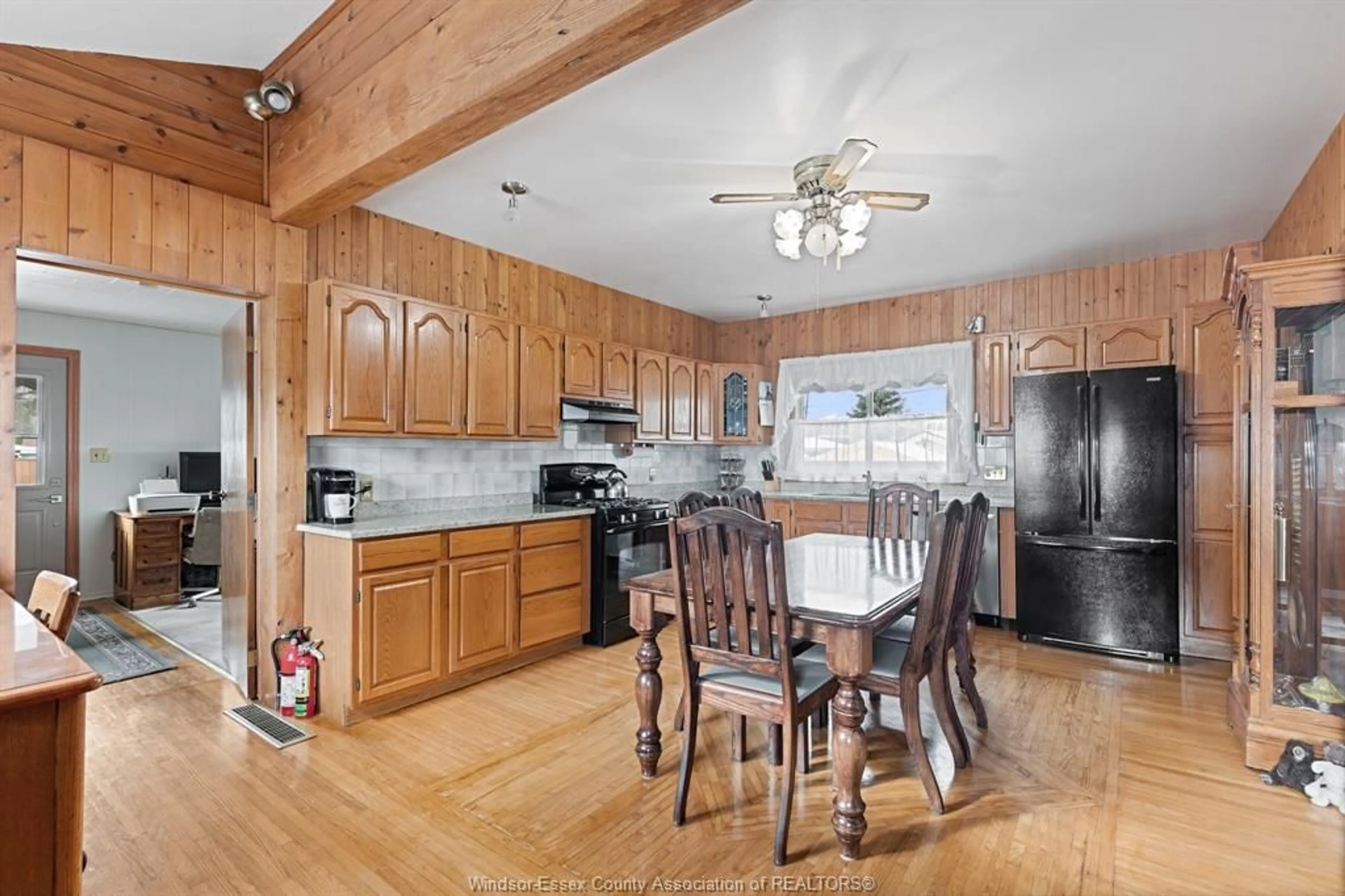 Open concept kitchen, unknown for 286 SEYMOUR St, Amherstburg Ontario N9V 2B8