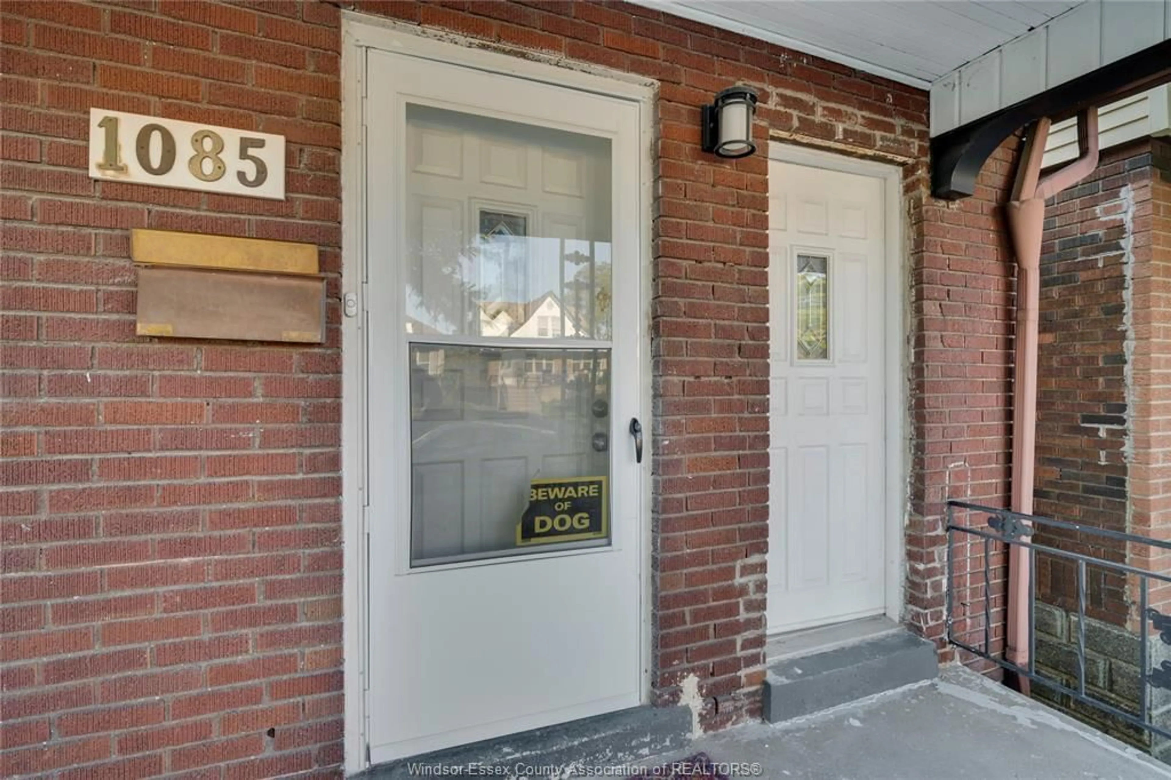 Indoor entryway for 1085 Langlois, Windsor Ontario N9A 2H4