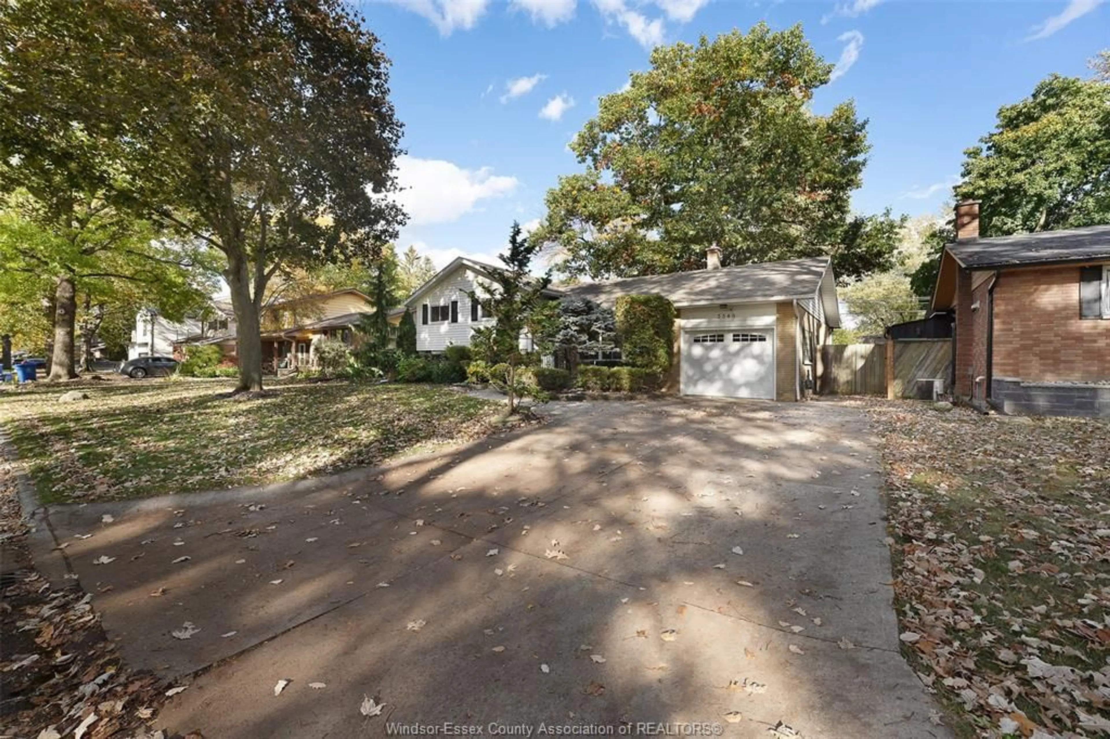 A pic from outside/outdoor area/front of a property/back of a property/a pic from drone, street for 3348 RANDOLPH, Windsor Ontario N9E 3E7