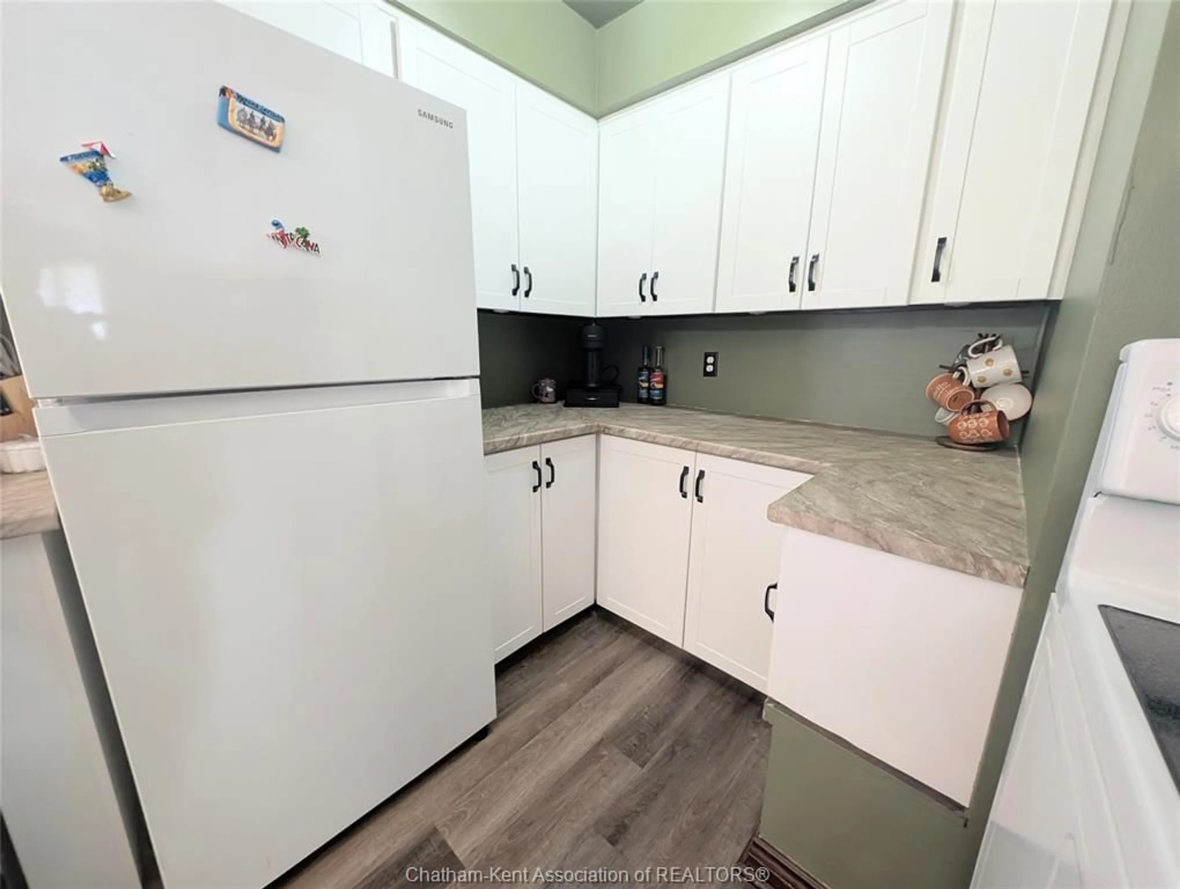 Standard kitchen, unknown for 112 Churchill St, Chatham Ontario N7L 3T5