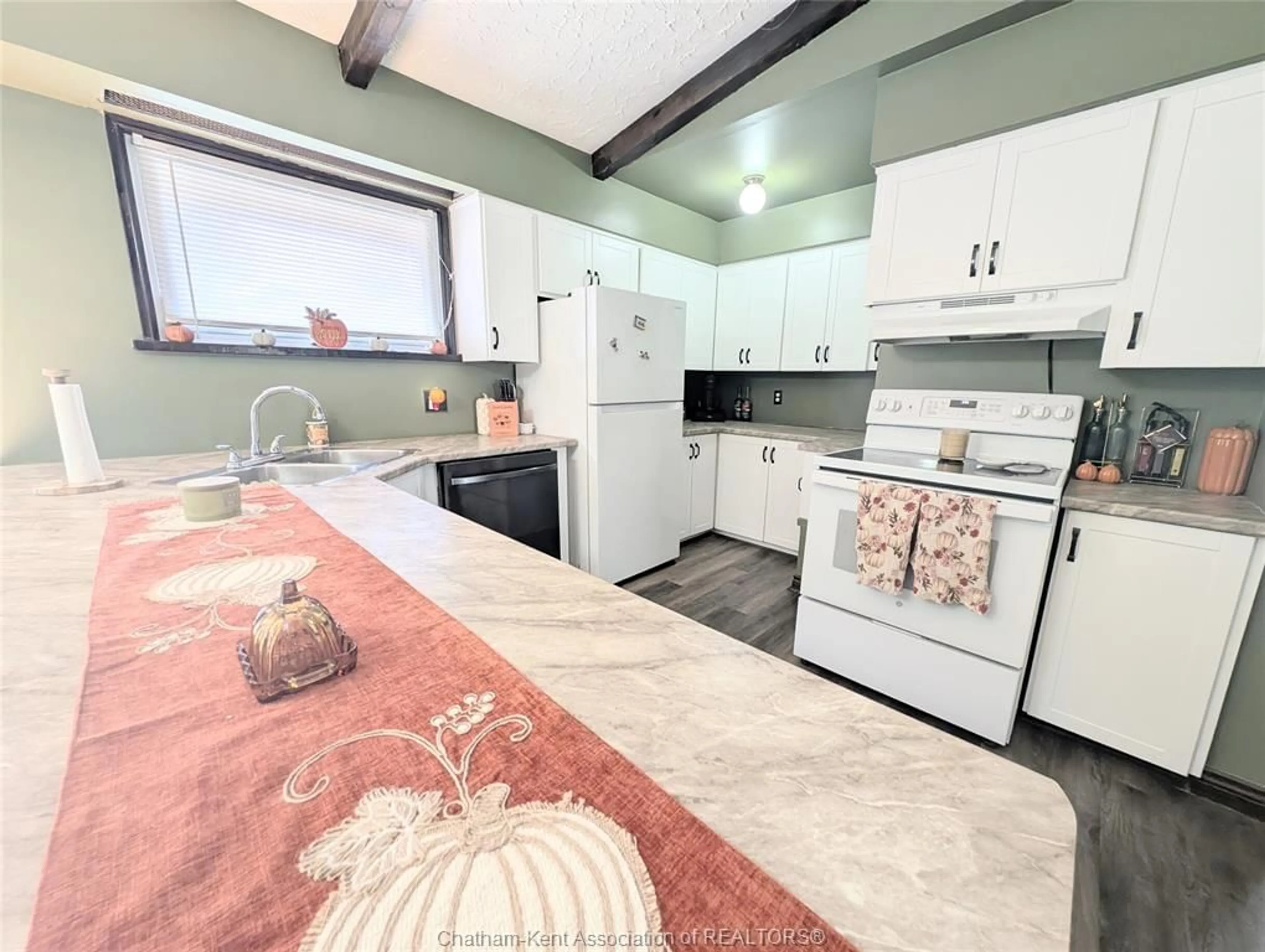 Unknown for 112 Churchill St, Chatham Ontario N7L 3T5