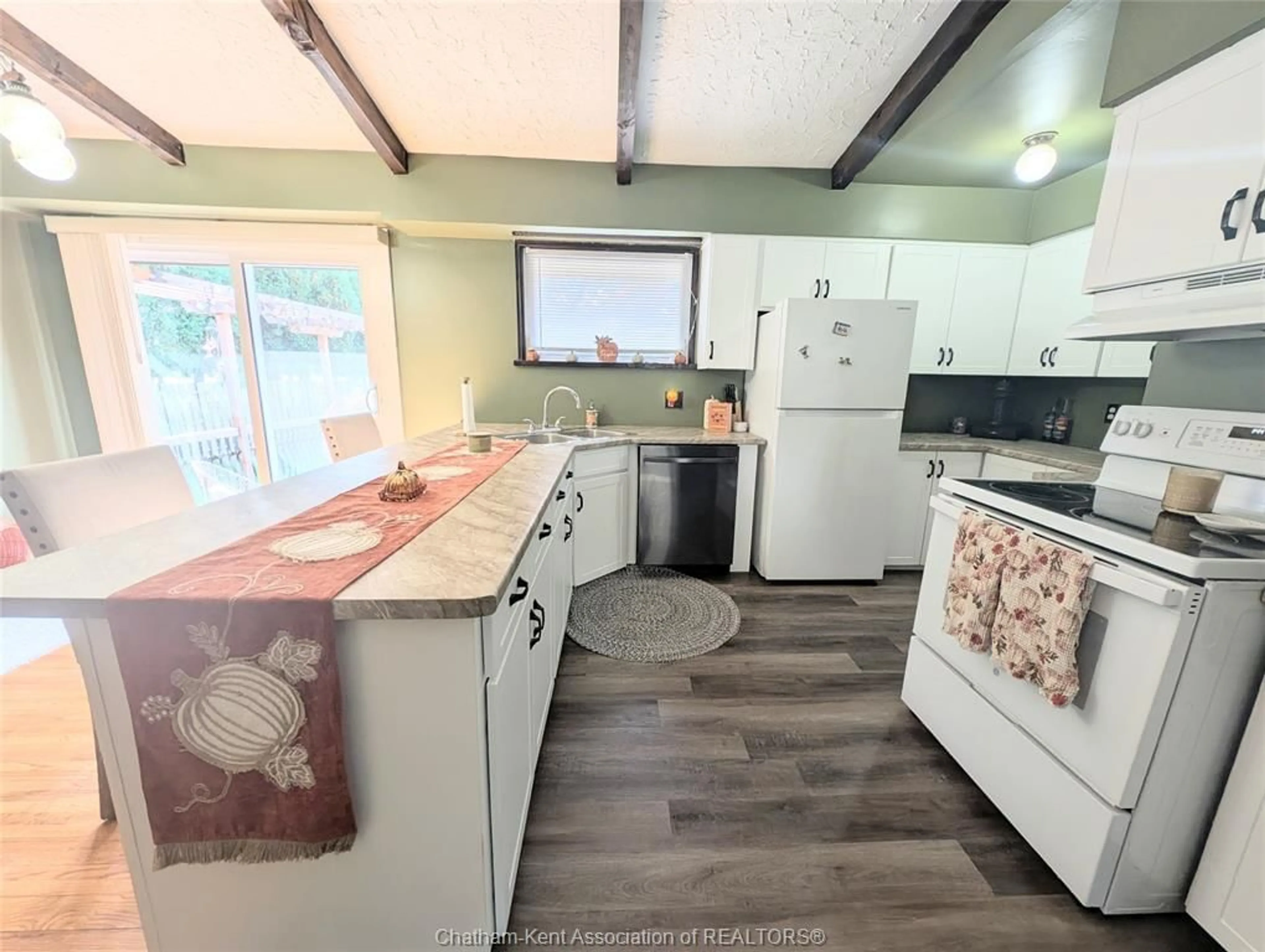 Open concept kitchen, unknown for 112 Churchill St, Chatham Ontario N7L 3T5