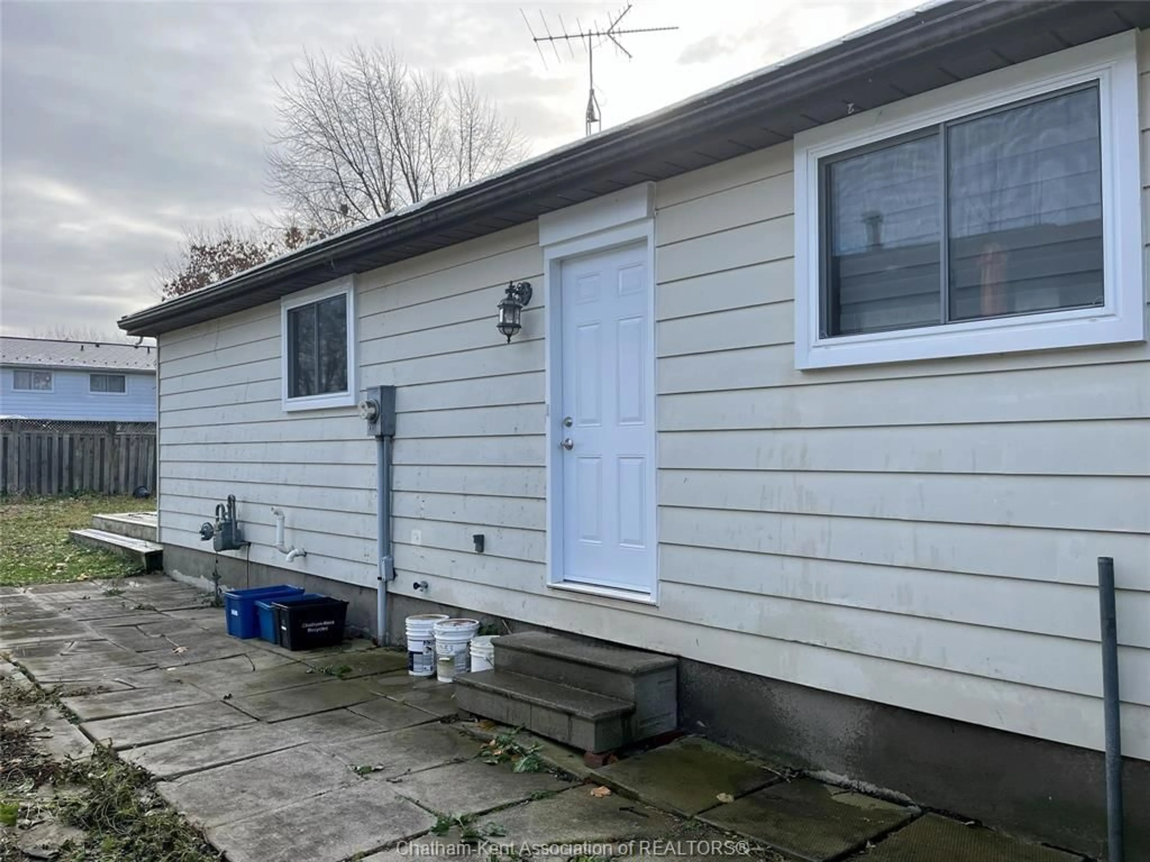 Unknown for 44 LARKWOOD St, Wallaceburg Ontario N8A 4T5