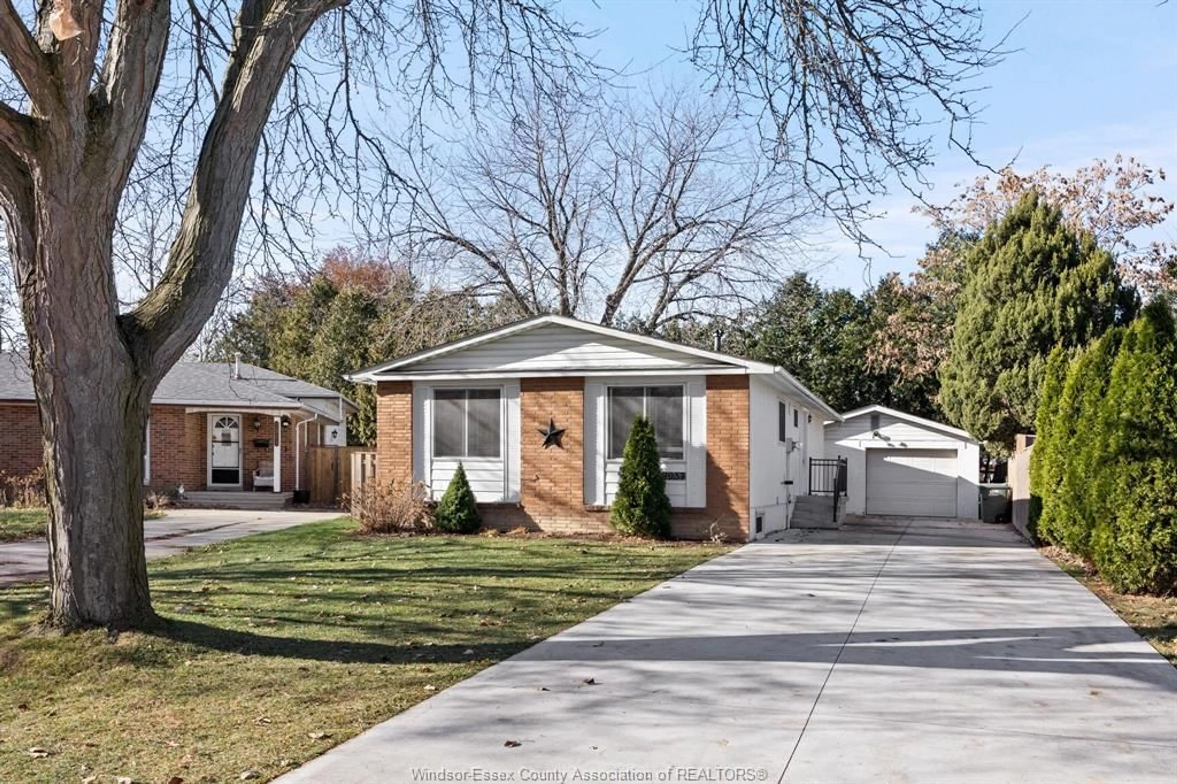 Home with brick exterior material, street for 2957 Brimley Dr, Windsor Ontario N8R 1L9