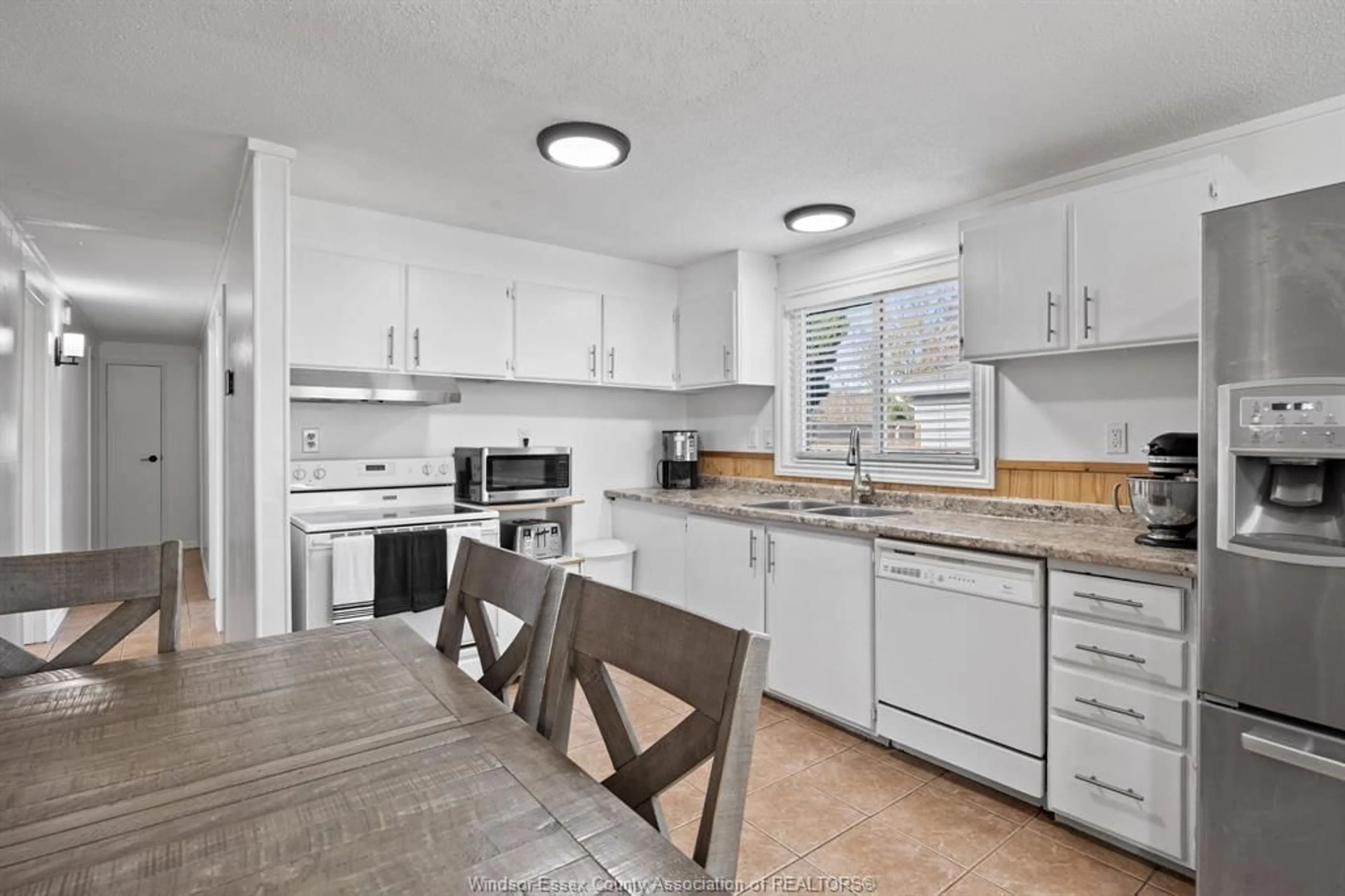 Open concept kitchen, unknown for 2957 Brimley Dr, Windsor Ontario N8R 1L9
