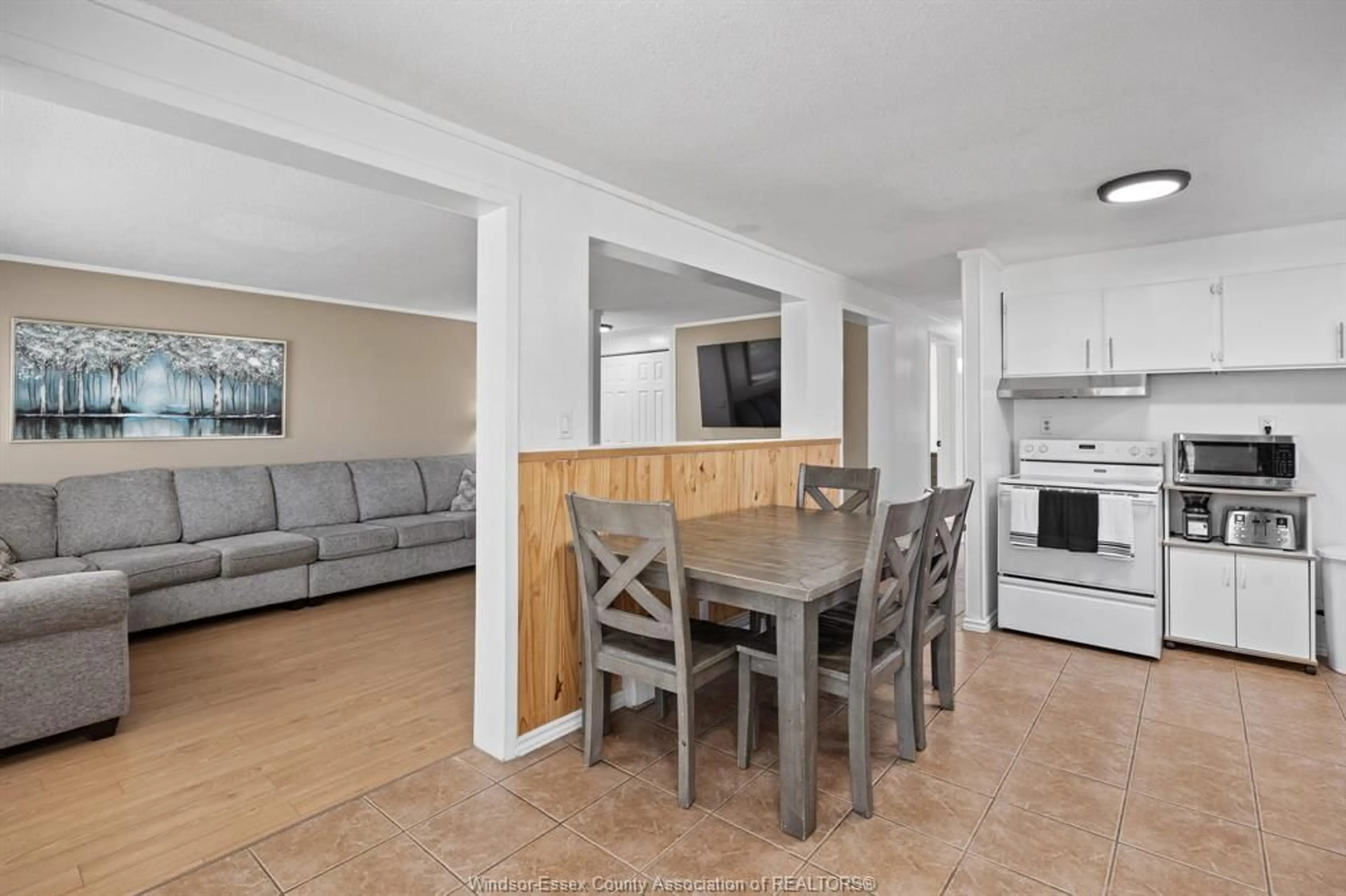 Open concept kitchen, unknown for 2957 Brimley Dr, Windsor Ontario N8R 1L9