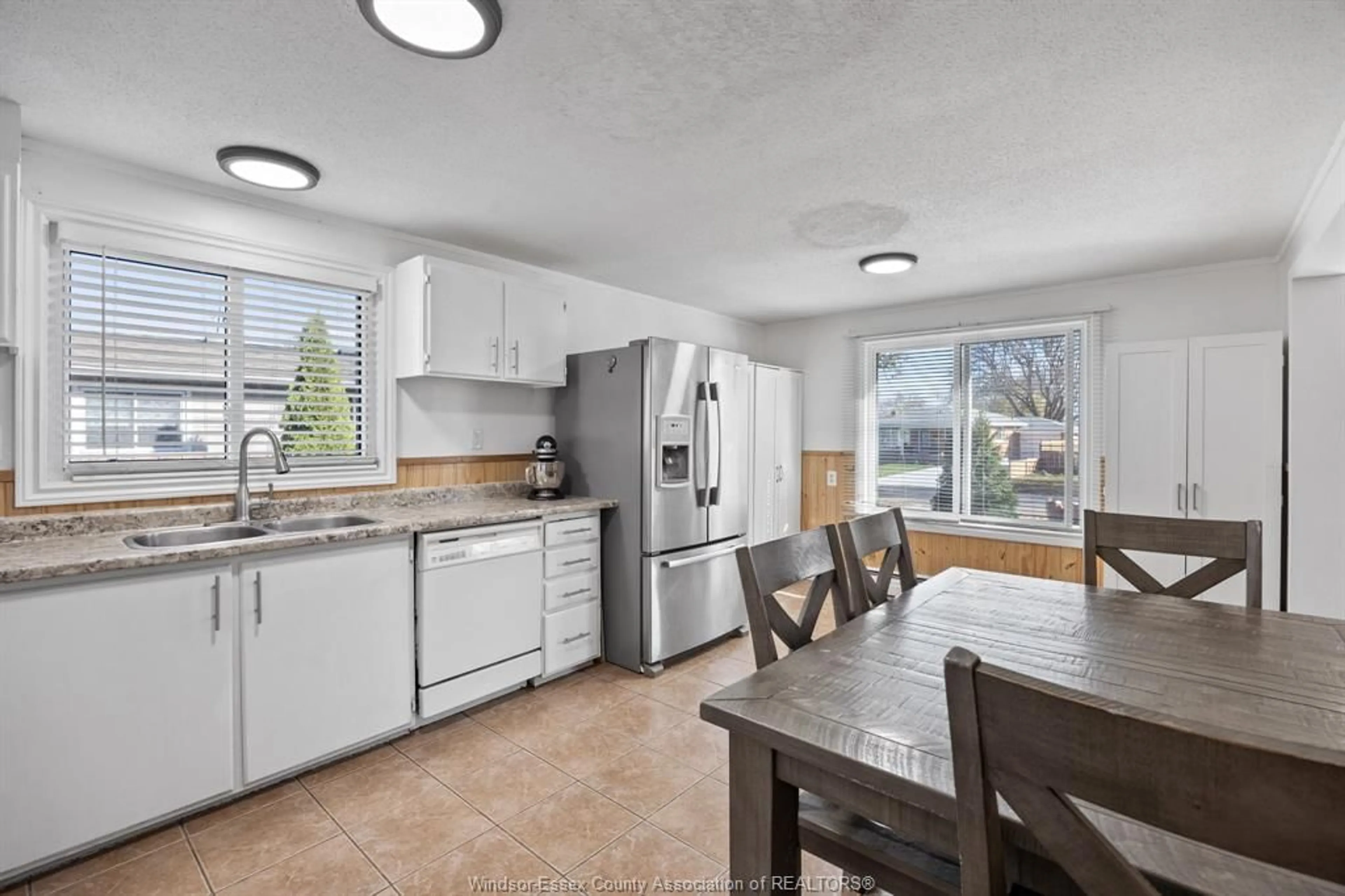 Open concept kitchen, ceramic/tile floor for 2957 Brimley Dr, Windsor Ontario N8R 1L9