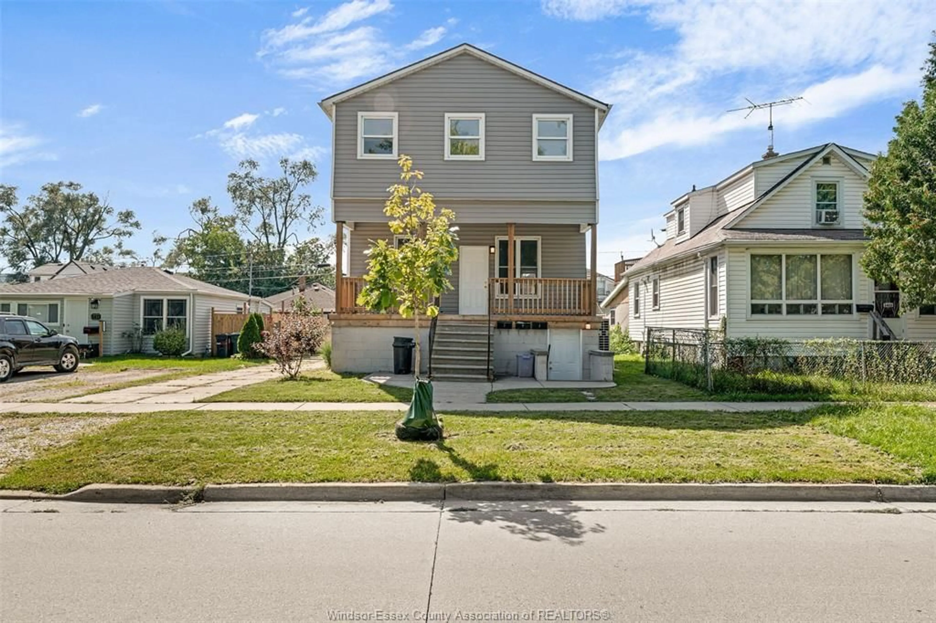 Home with vinyl exterior material, street for 2409 ALEXIS, Windsor Ontario N9A 3J6