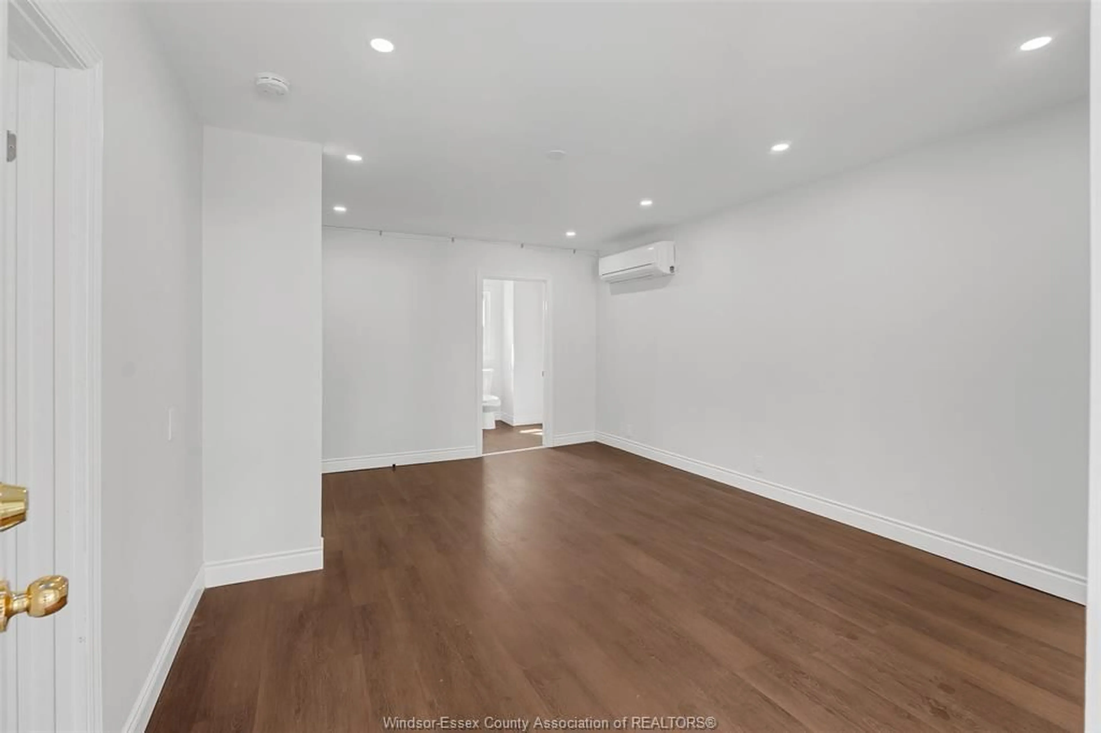 A pic of a room for 2409 ALEXIS, Windsor Ontario N9A 3J6