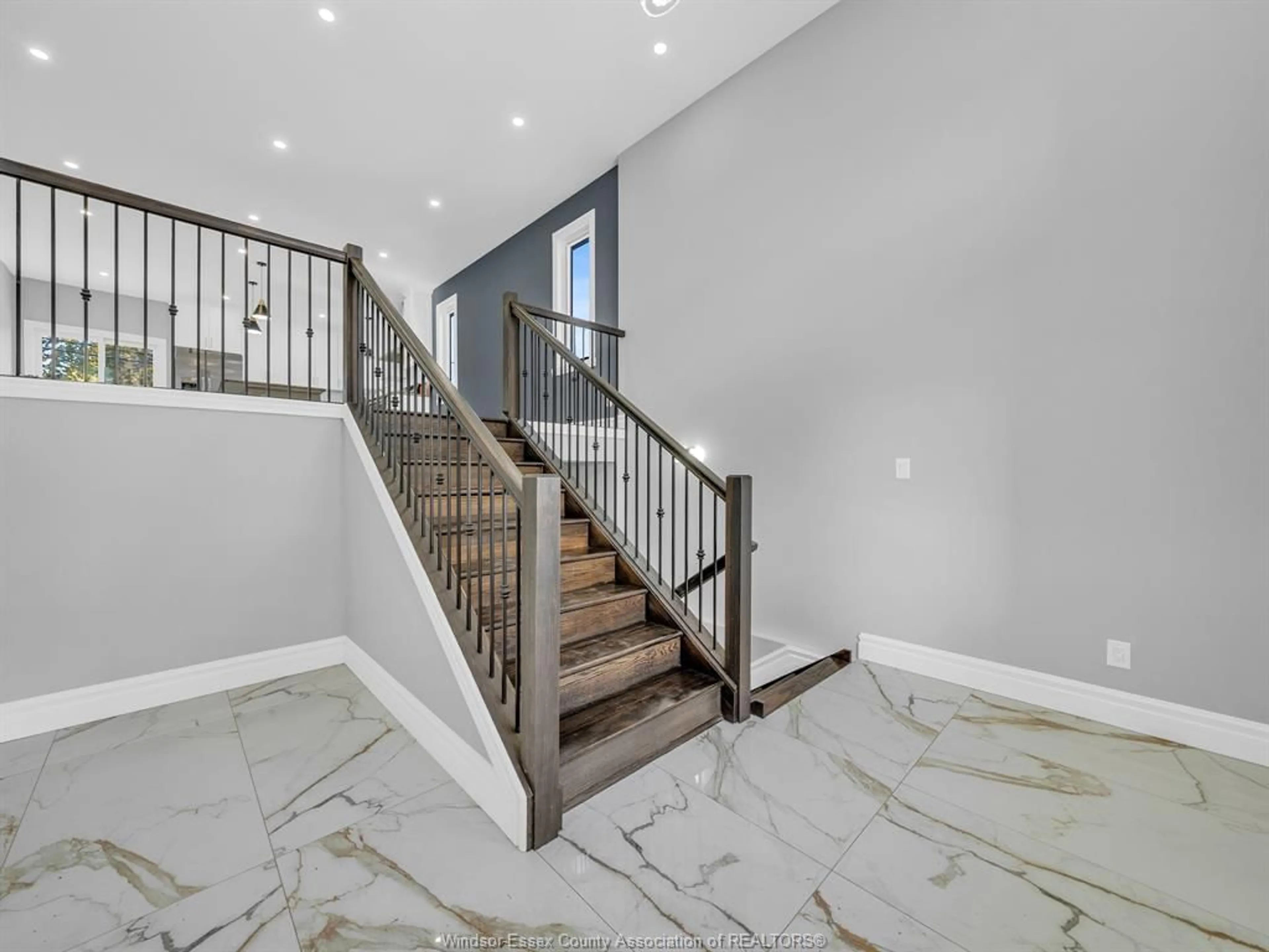 Stairs for 1663 BETTS Ave, Windsor Ontario N9B 3L4