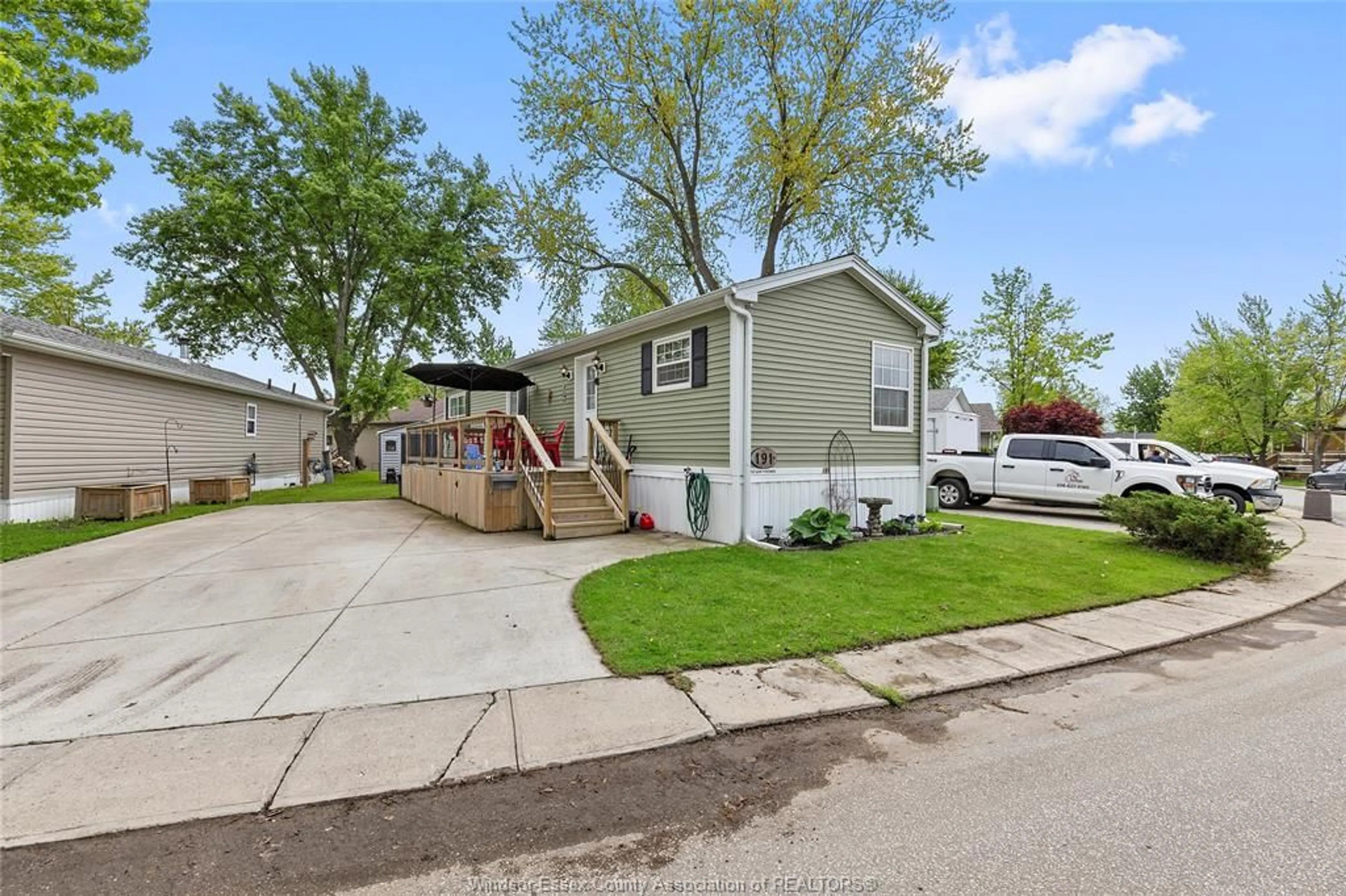 Home with vinyl exterior material, street for 191 STEVEN Crt, Essex Ontario N8M 2A8