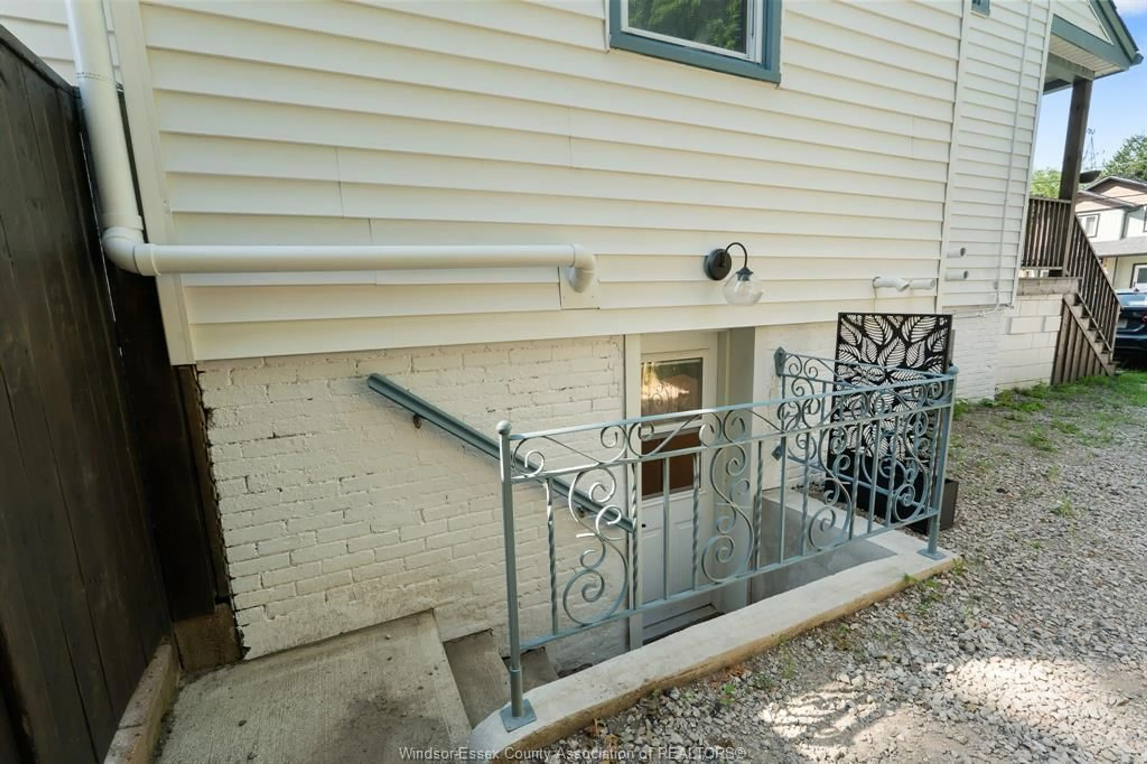 Stairs for 31 Adelaide St, Chatham Ontario N7M 4K2