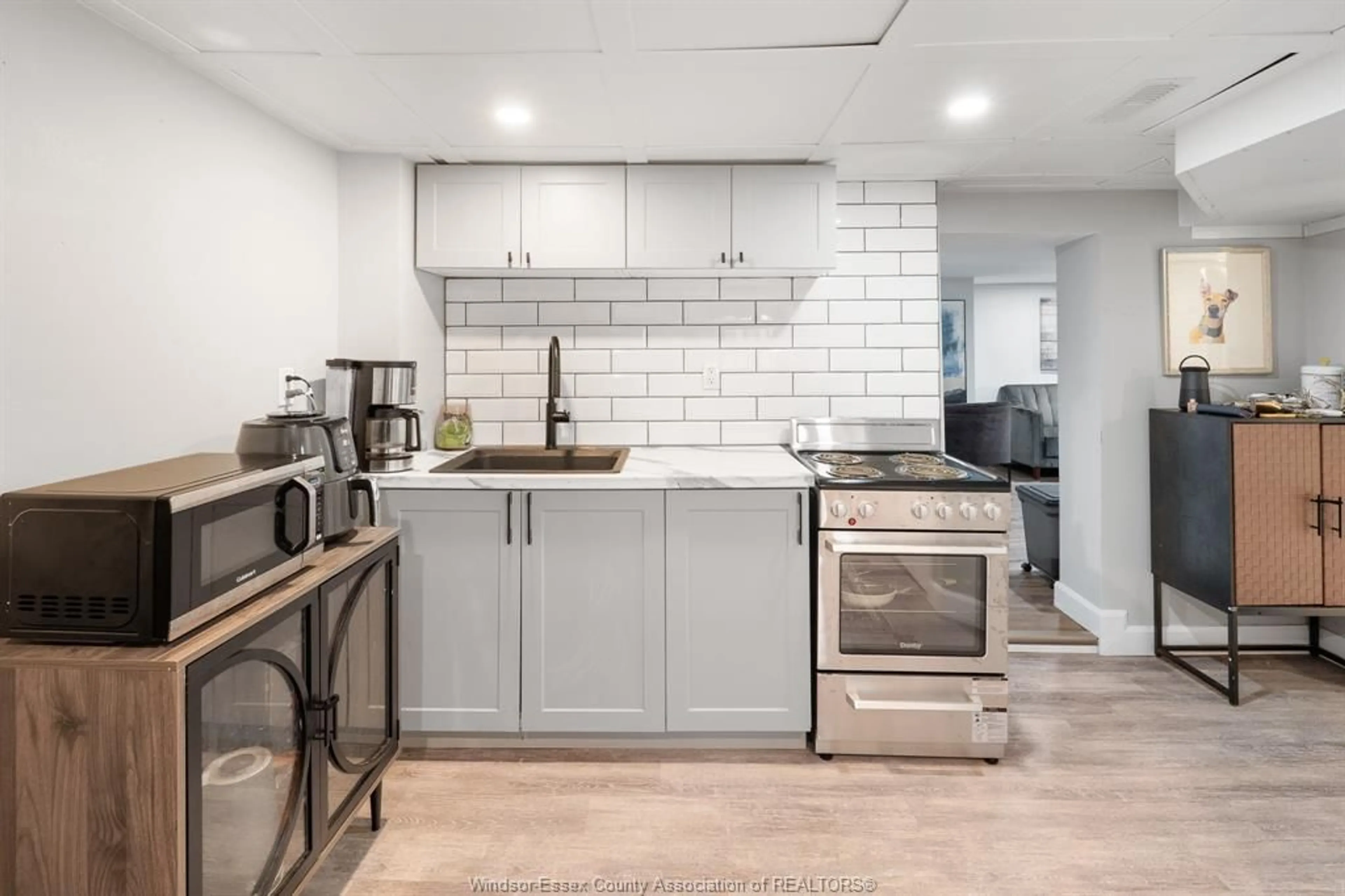 Open concept kitchen, ceramic/tile floor for 31 Adelaide St, Chatham Ontario N7M 4K2