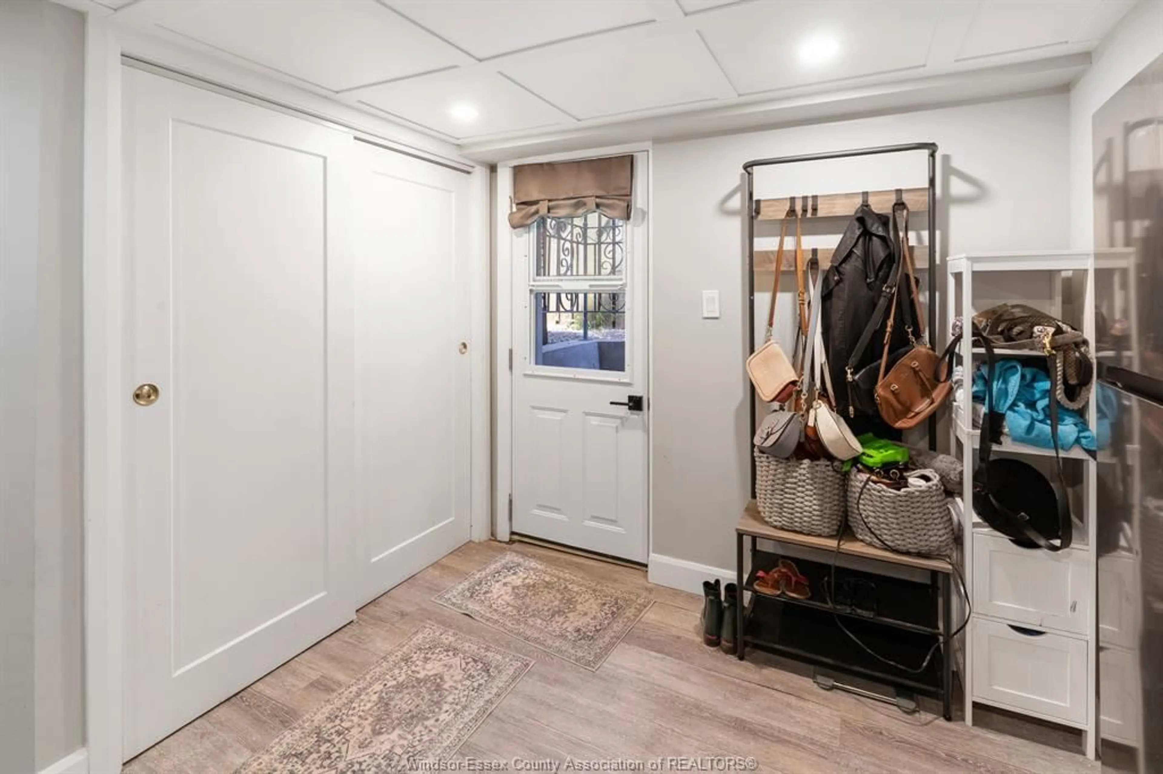 Indoor entryway for 31 Adelaide St, Chatham Ontario N7M 4K2