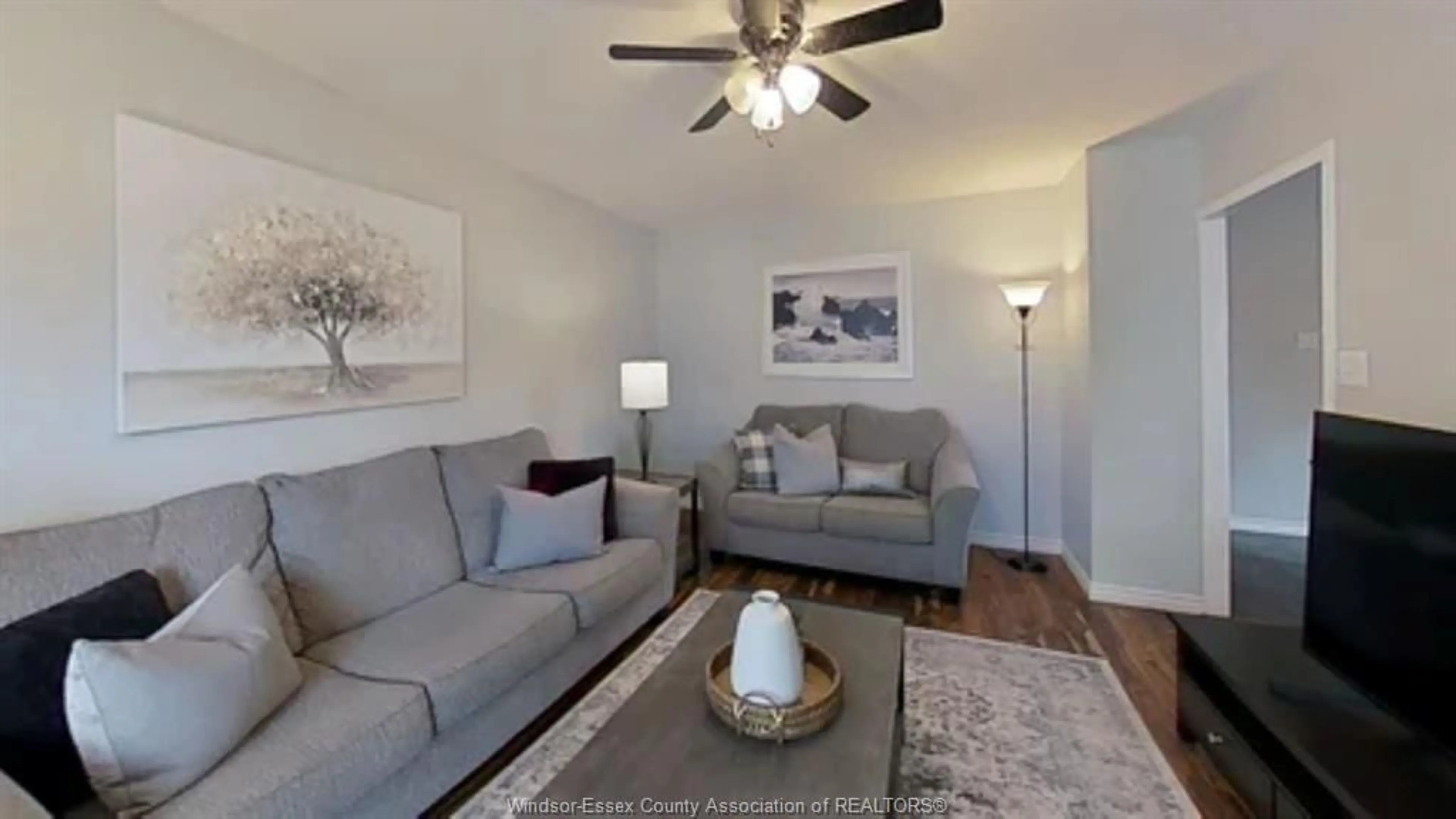 Living room with furniture, unknown for 35 Blythewood Cres, Chatham Ontario N7M 5N5