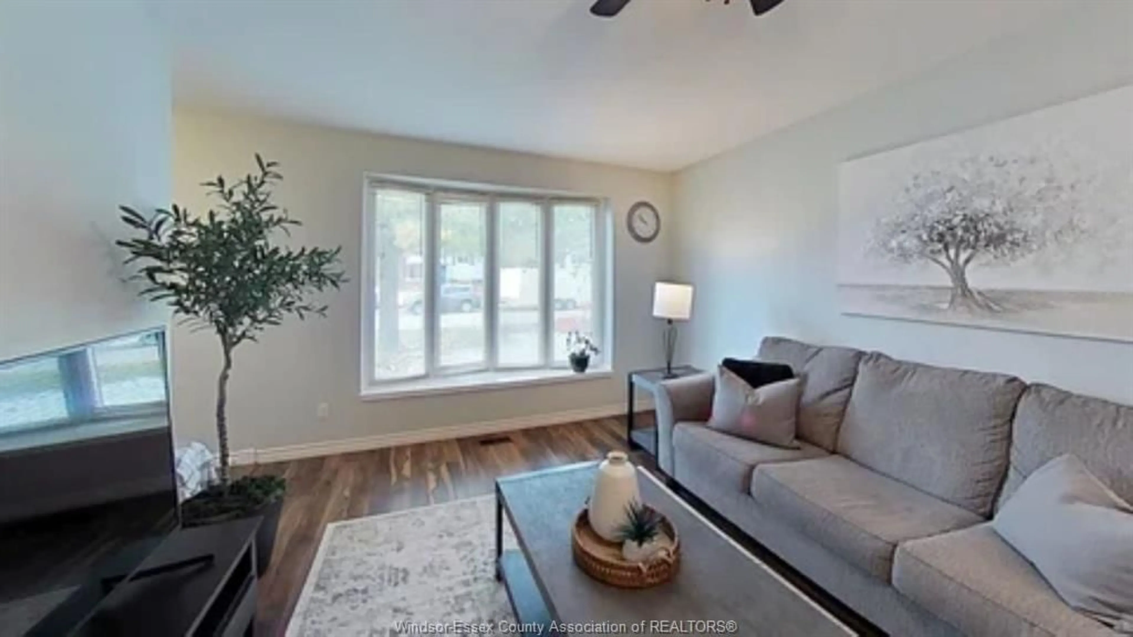 Living room with furniture, wood/laminate floor for 35 Blythewood Cres, Chatham Ontario N7M 5N5