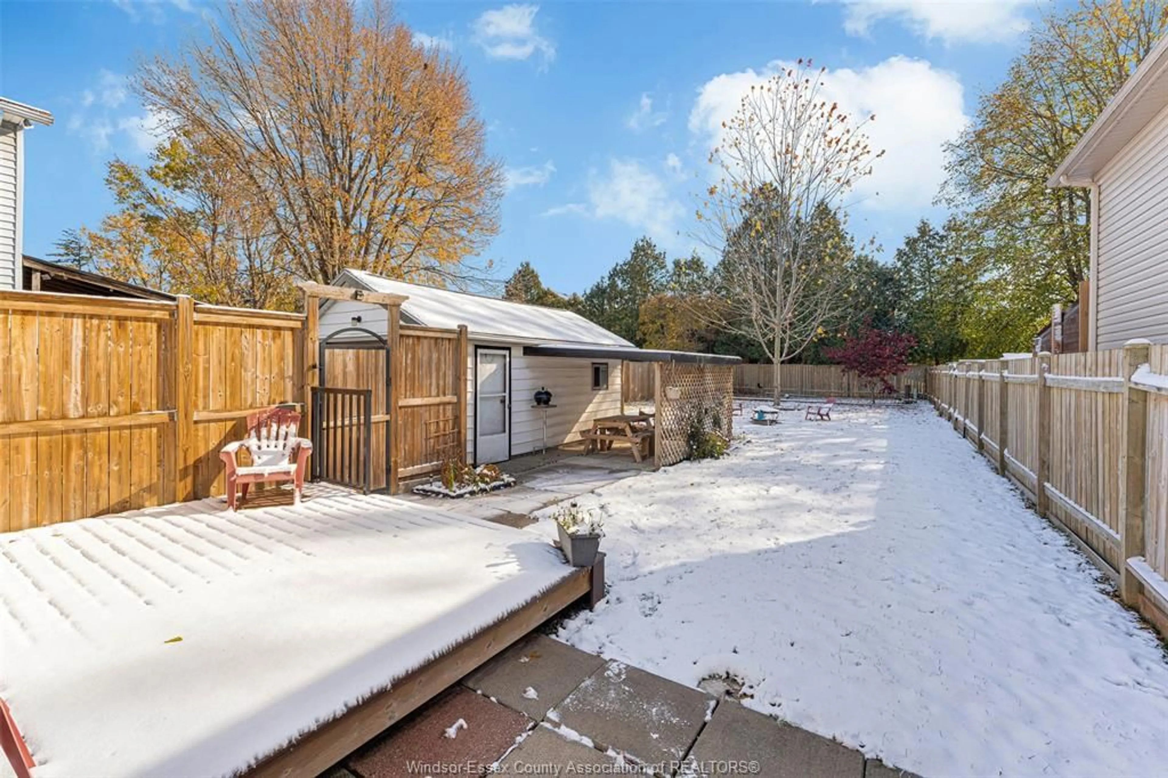 A pic from outside/outdoor area/front of a property/back of a property/a pic from drone, unknown for 38 MCNAUGHTON Ave, Chatham Ontario N7L 1R1