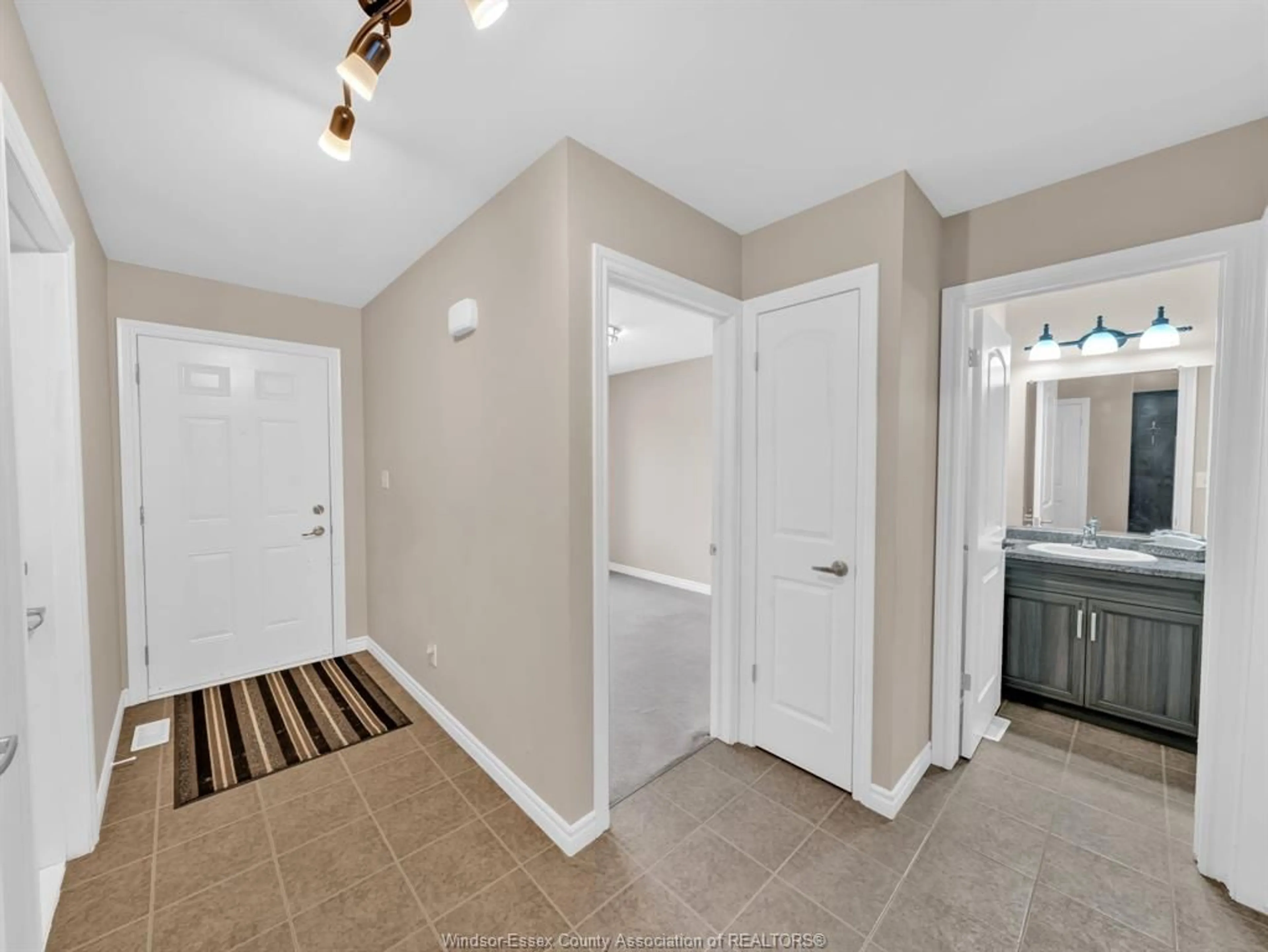 Indoor entryway for 3205 Seville, Windsor Ontario N8N 0A3