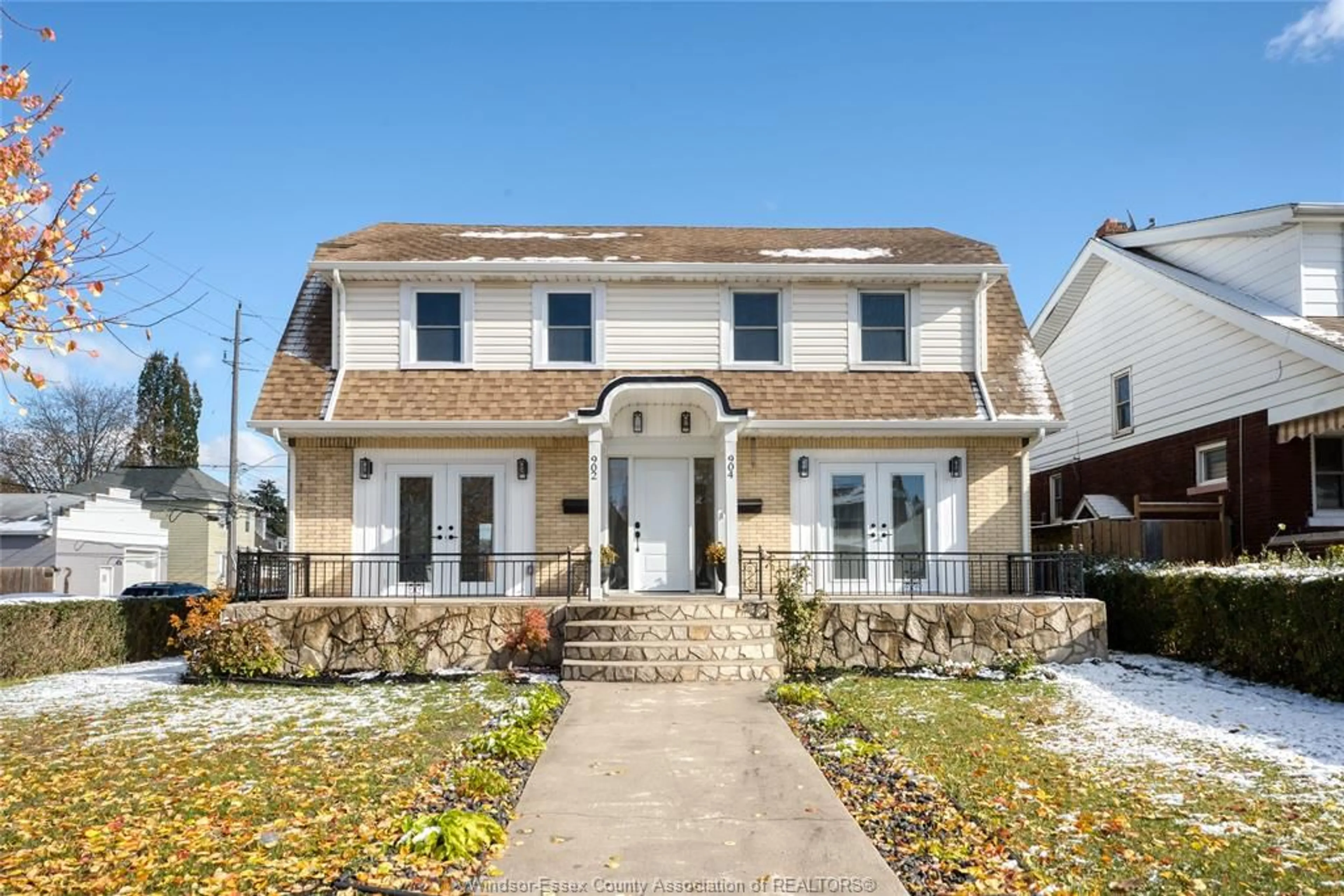 Home with brick exterior material, street for 902-904 PARENT AVE., Windsor Ontario N9A 2E3