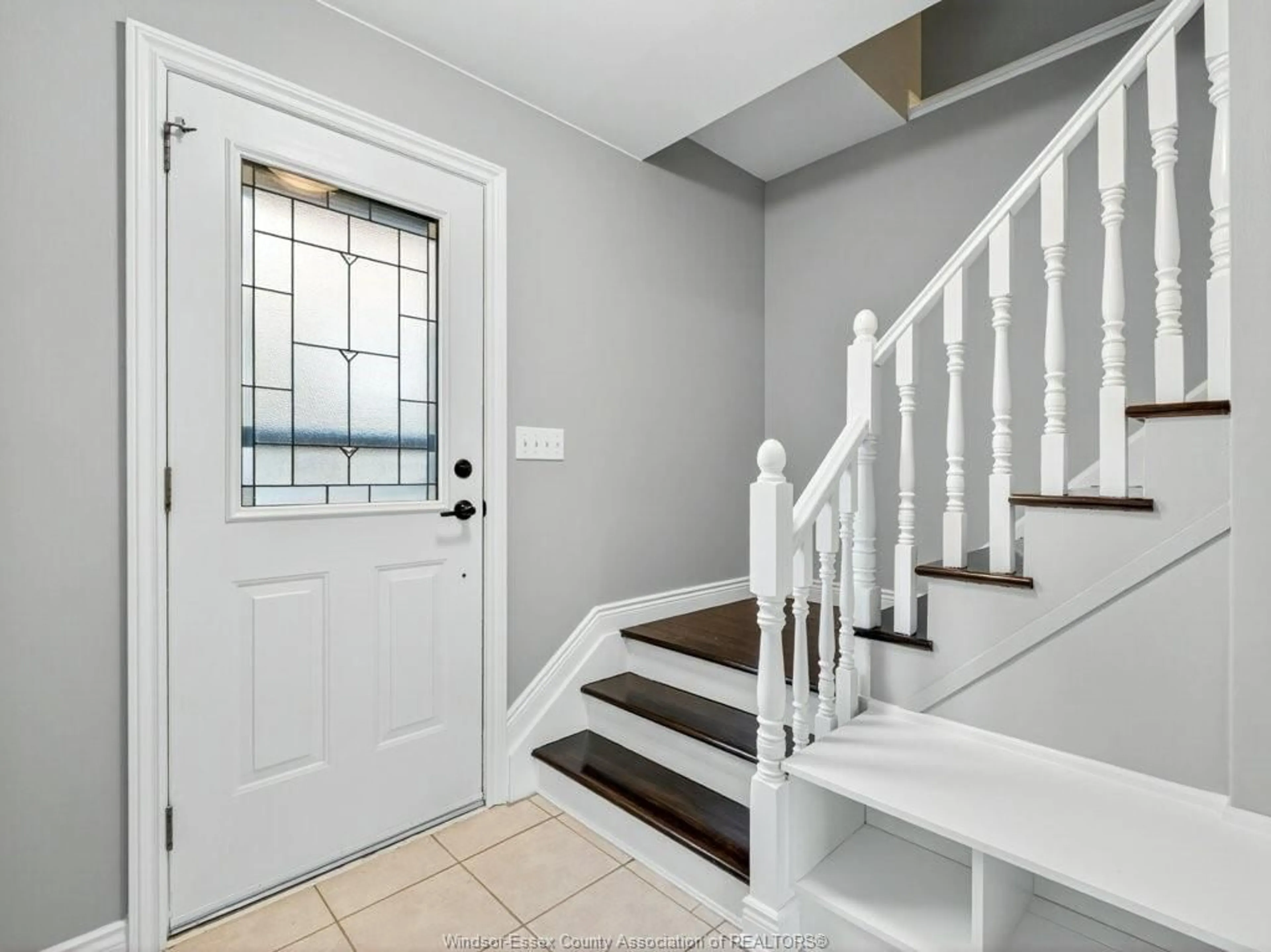 Indoor entryway for 1271 BROCK, Windsor Ontario N9C 2V4